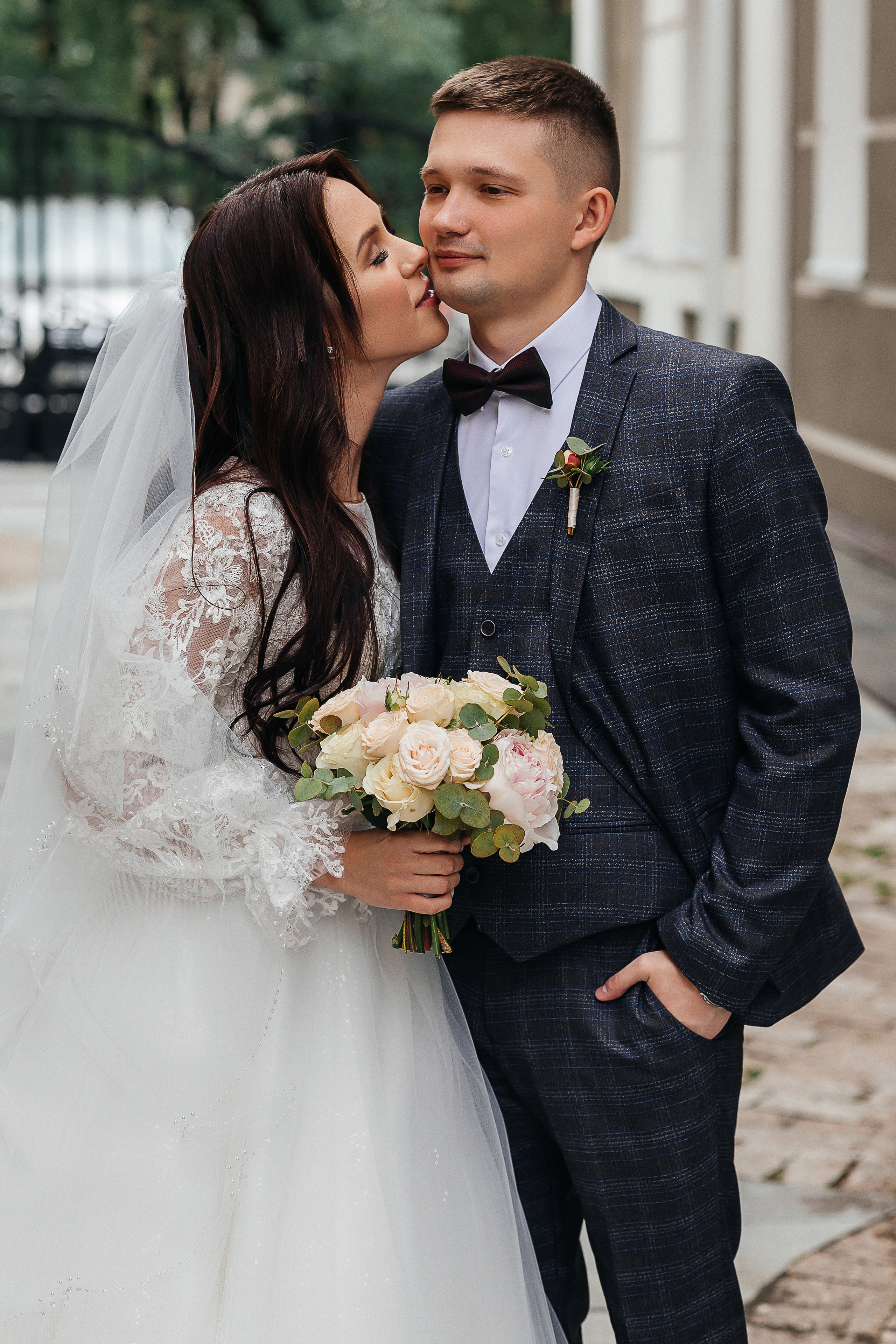 Романтическая встреча пары в отеле. Олег Сверчков | Свадебный фотограф Вологда