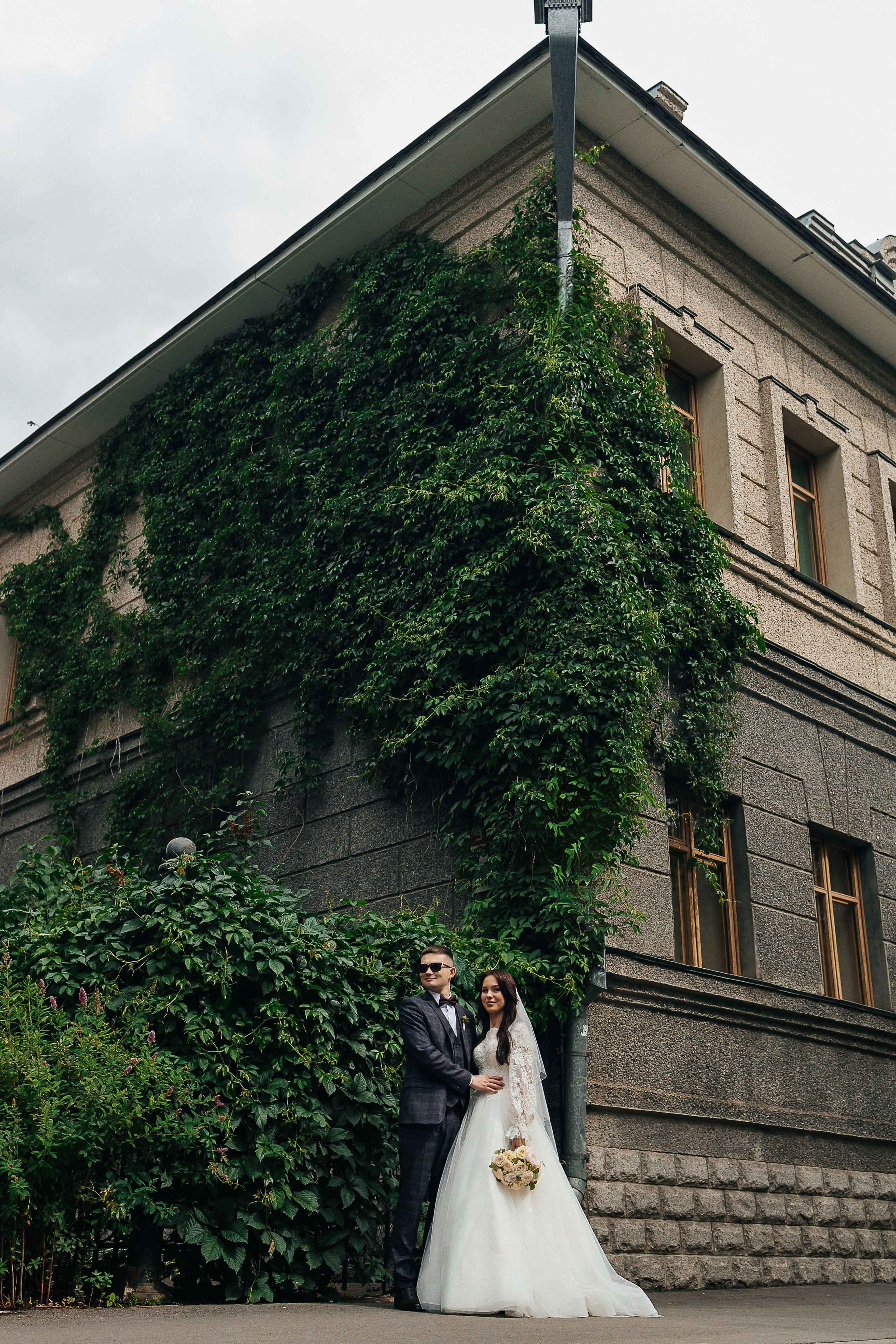 Романтическая встреча пары в отеле. Олег Сверчков | Свадебный фотограф Вологда