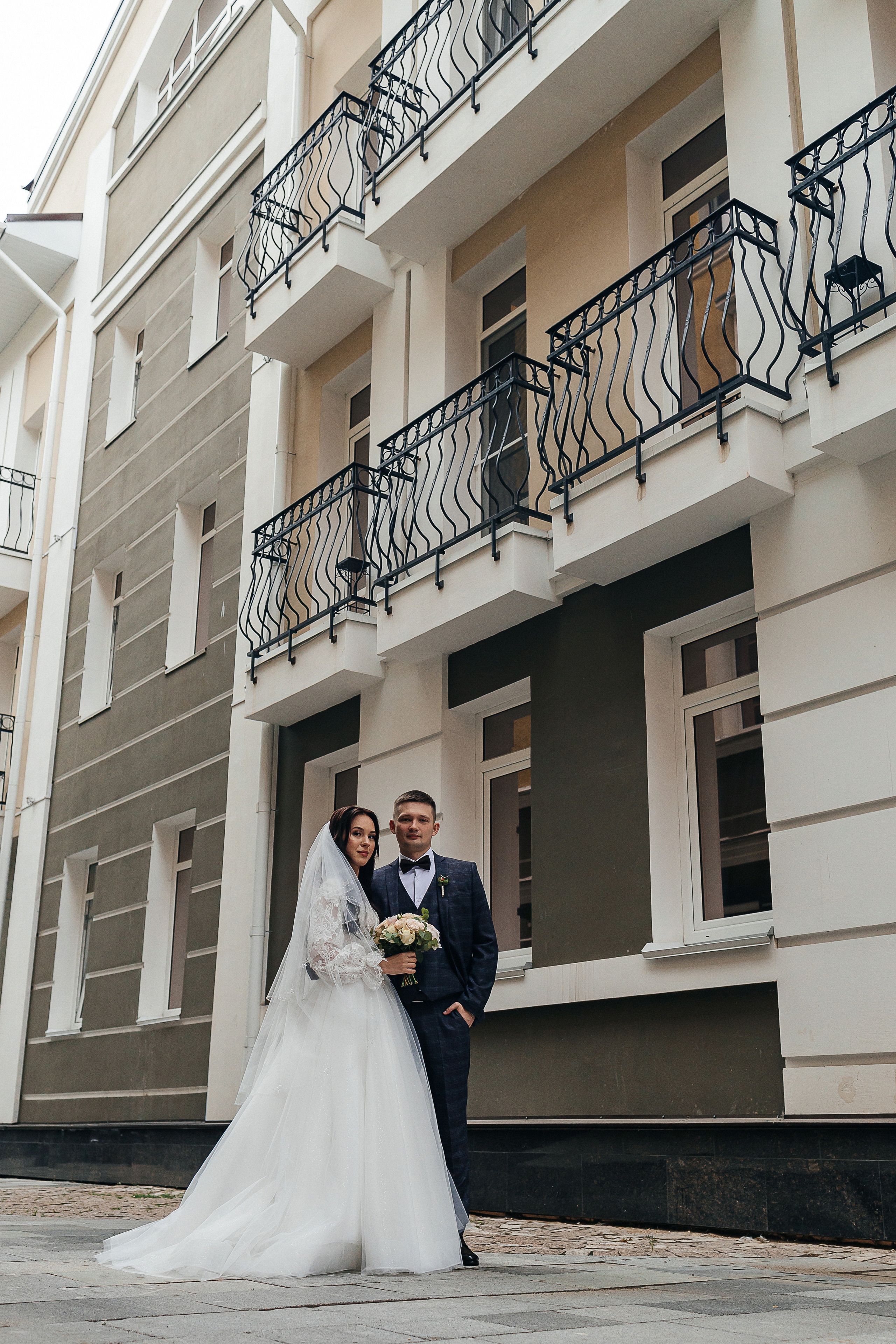 Романтическая встреча пары в отеле. Олег Сверчков | Свадебный фотограф Вологда