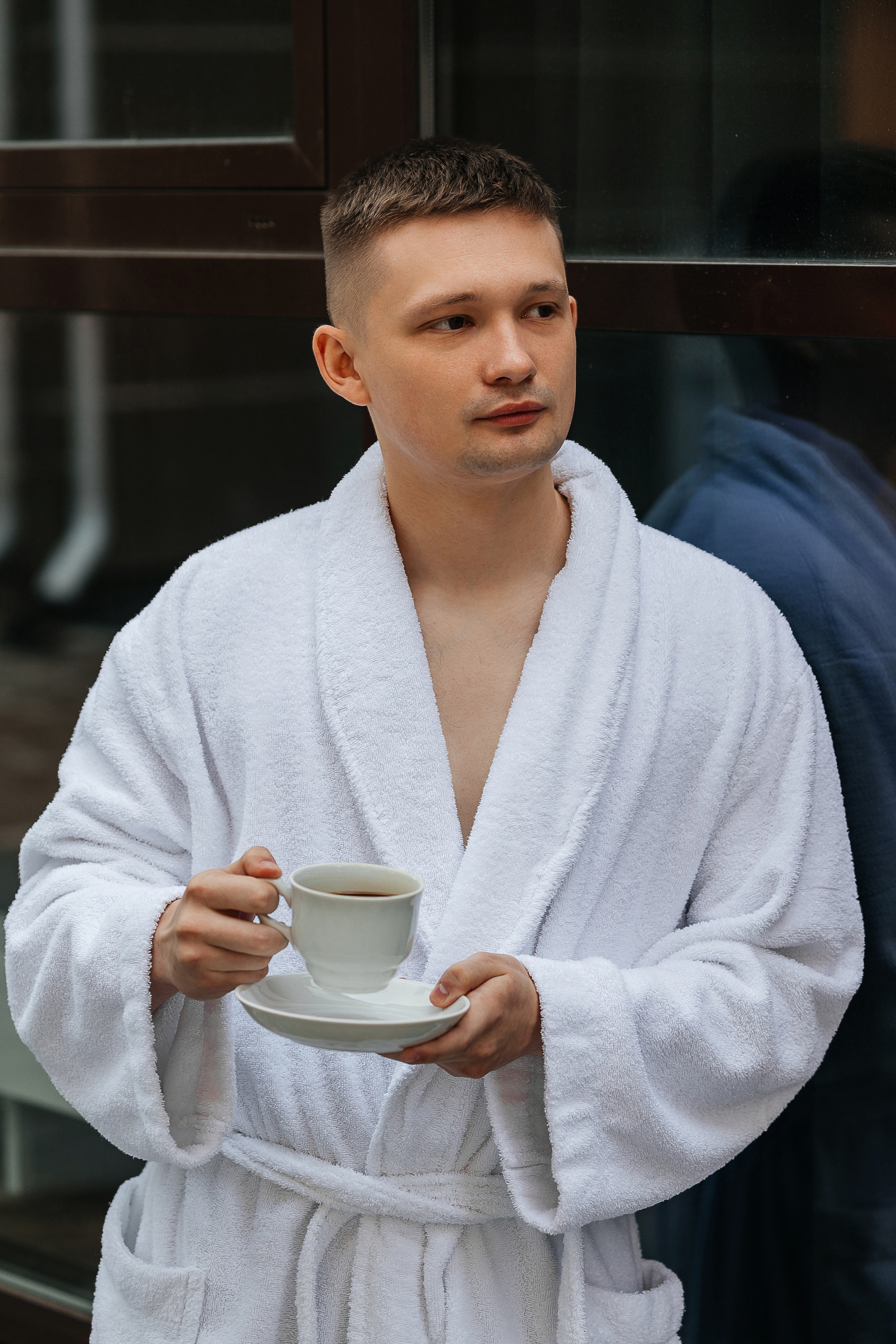 Романтическая встреча пары в отеле. Олег Сверчков | Свадебный фотограф Вологда