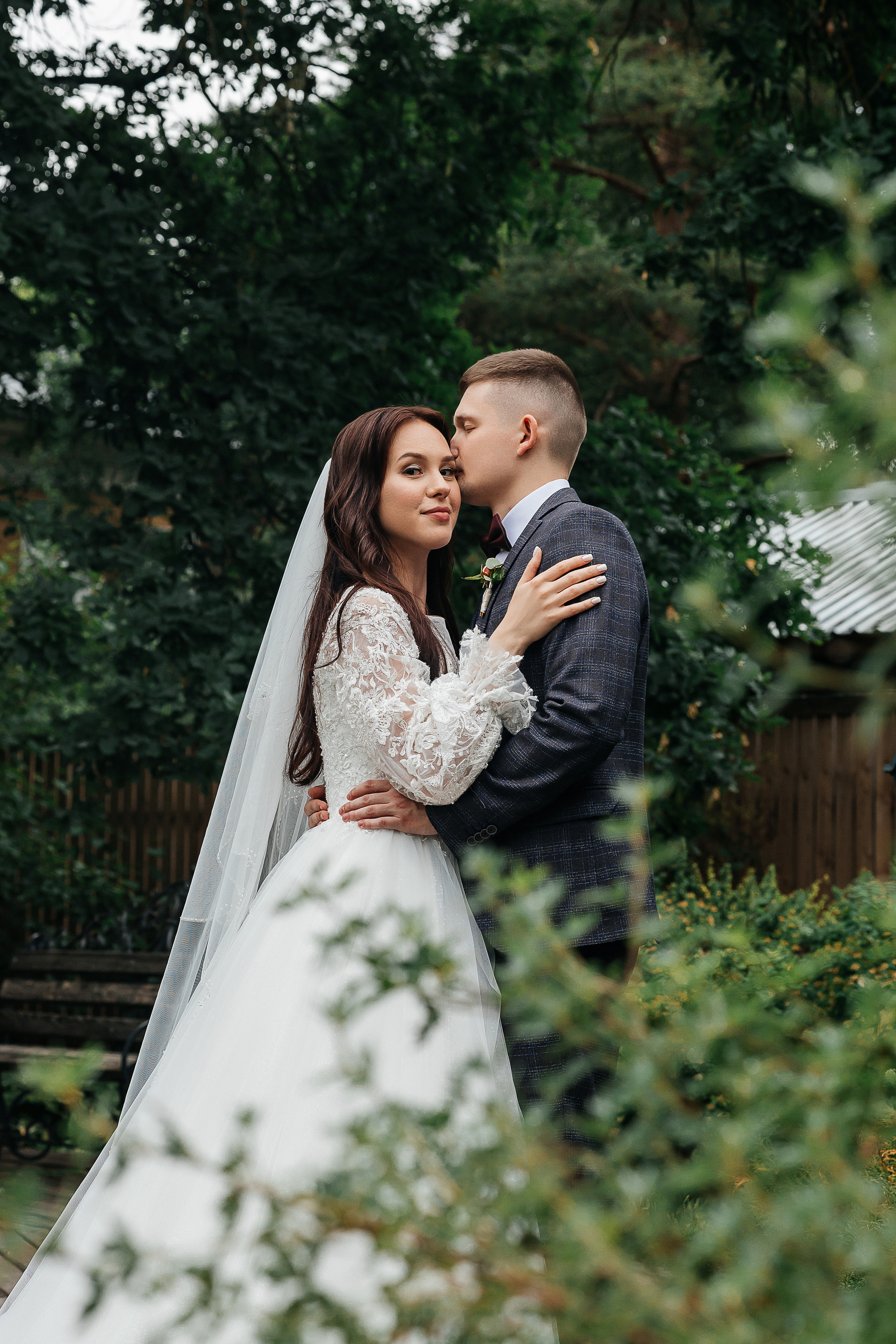 Романтическая встреча пары в отеле. Олег Сверчков | Свадебный фотограф Вологда