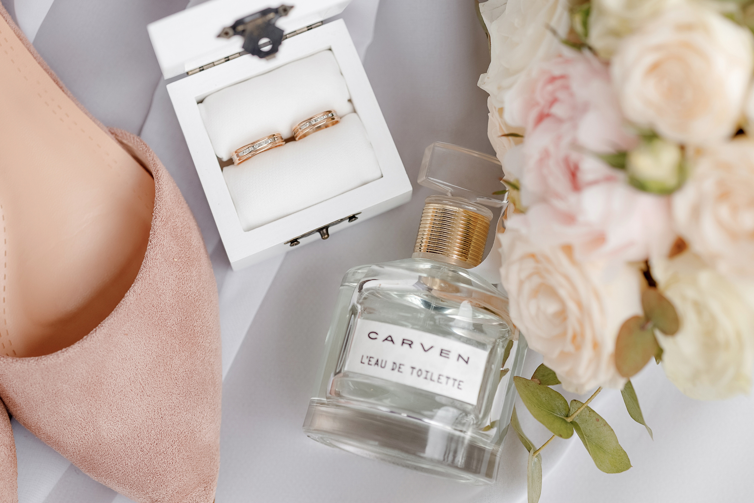 Романтическая встреча пары в отеле. Олег Сверчков | Свадебный фотограф Вологда