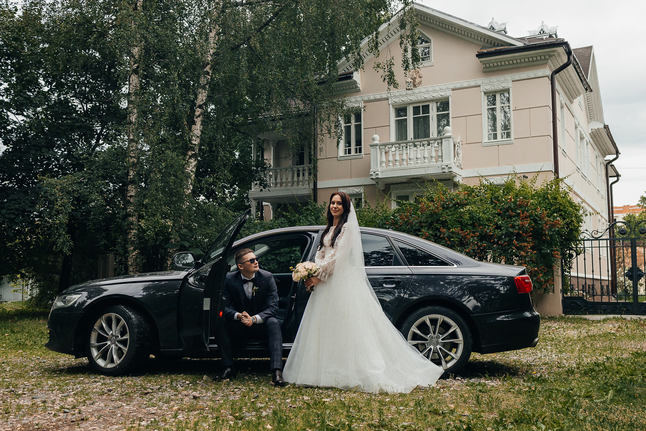 Романтическая встреча пары в отеле. Олег Сверчков | Свадебный фотограф Вологда