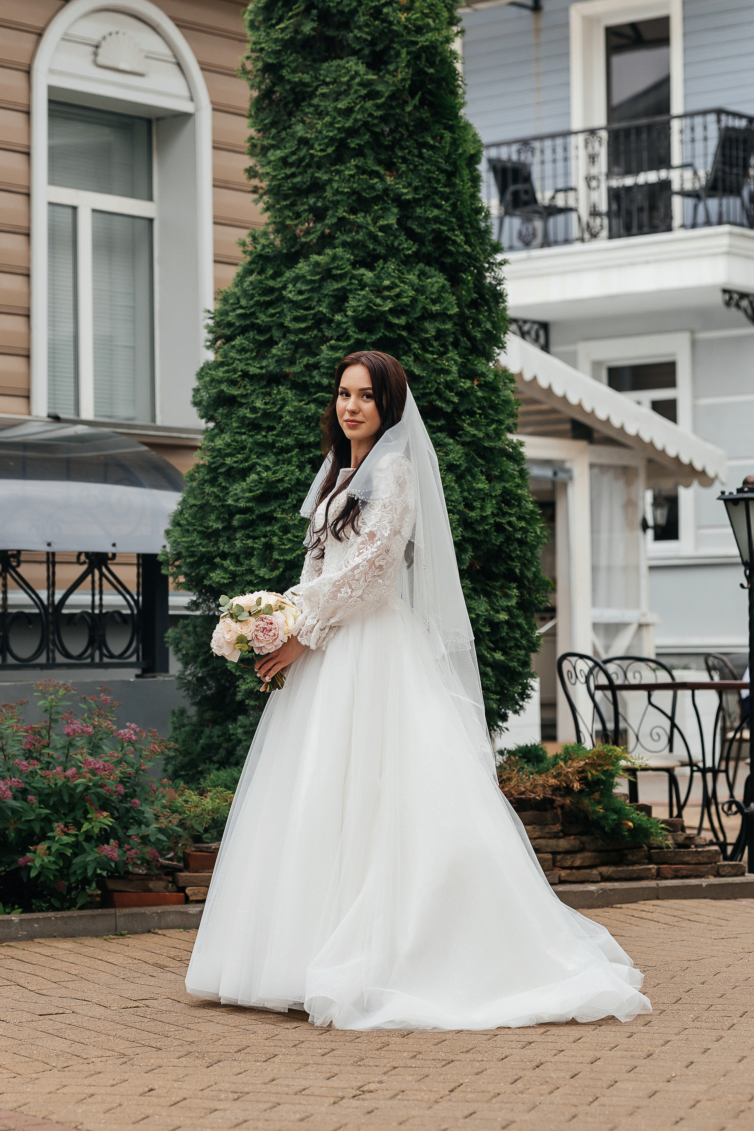 Романтическая встреча пары в отеле. Олег Сверчков | Свадебный фотограф Вологда