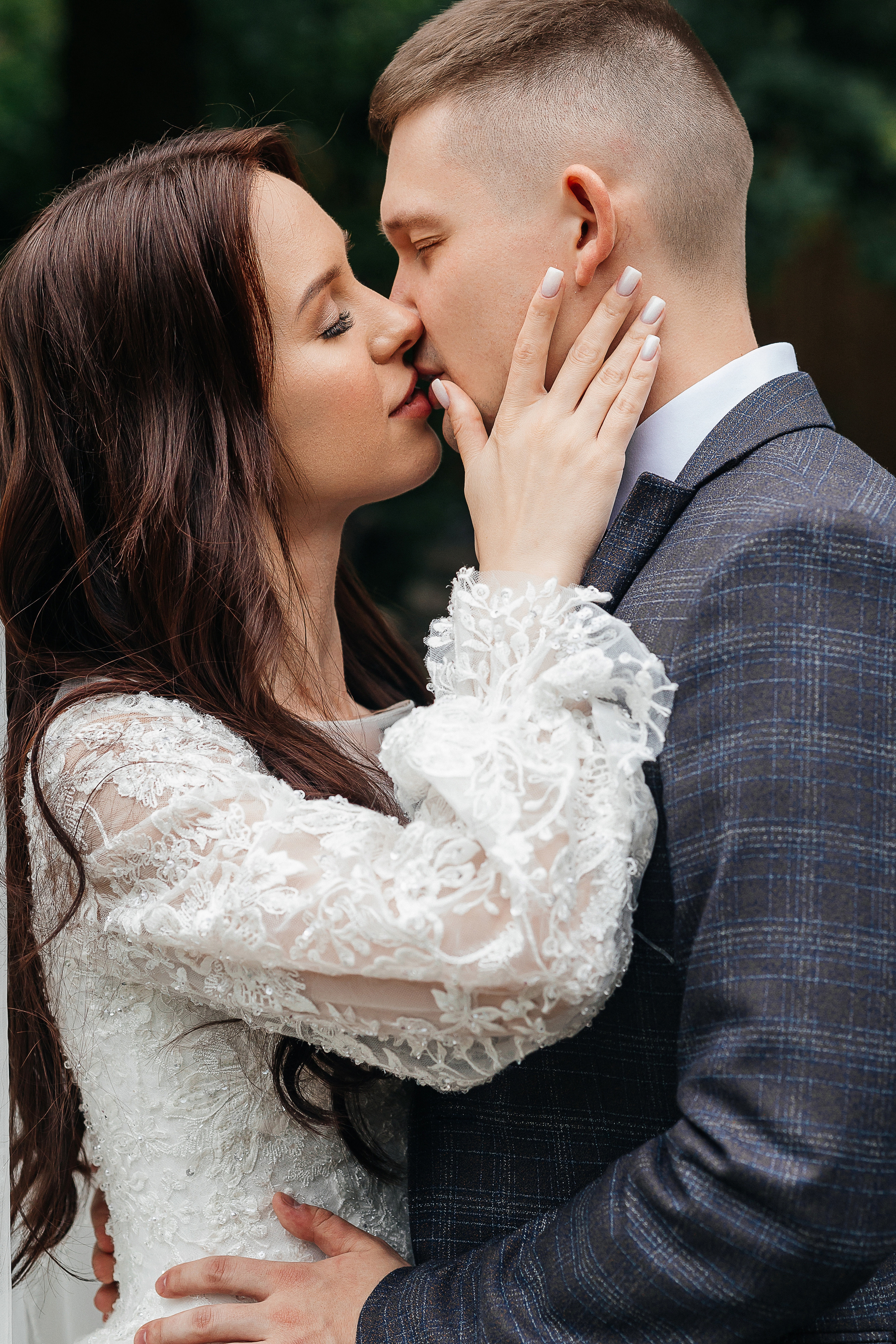 Романтическая встреча пары в отеле. Олег Сверчков | Свадебный фотограф Вологда