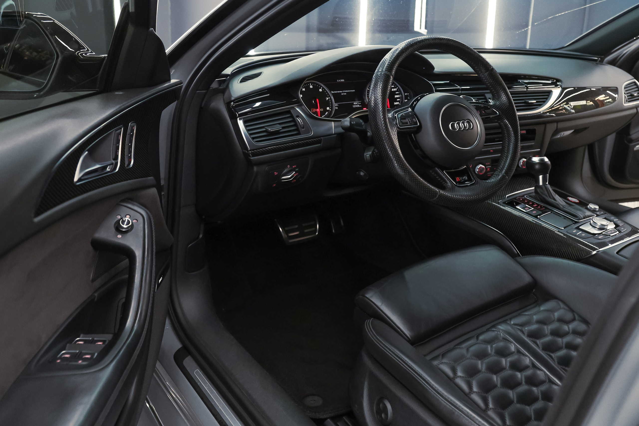 2017 AUDI RS6. Mixturecaptures