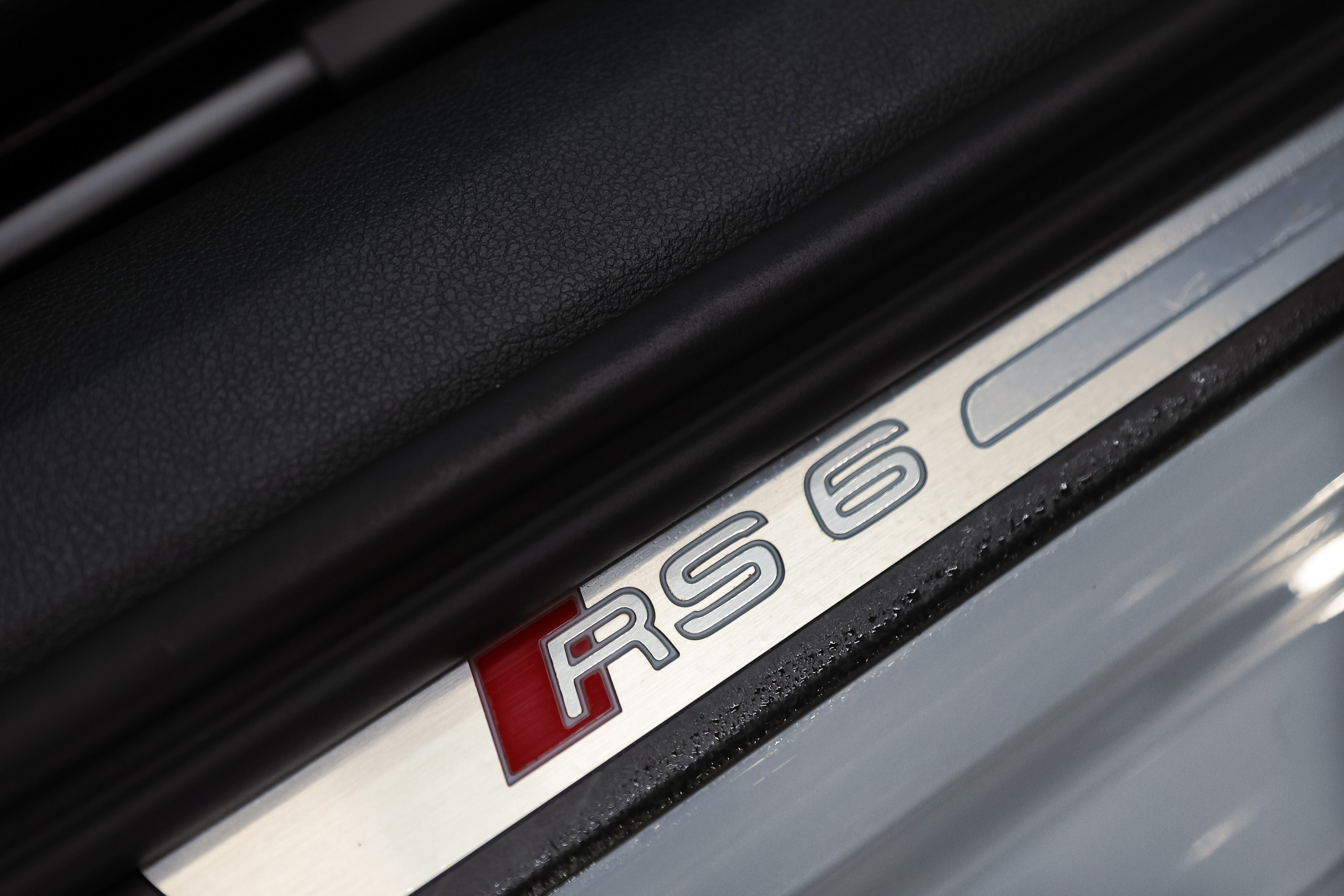 2017 AUDI RS6. Mixturecaptures