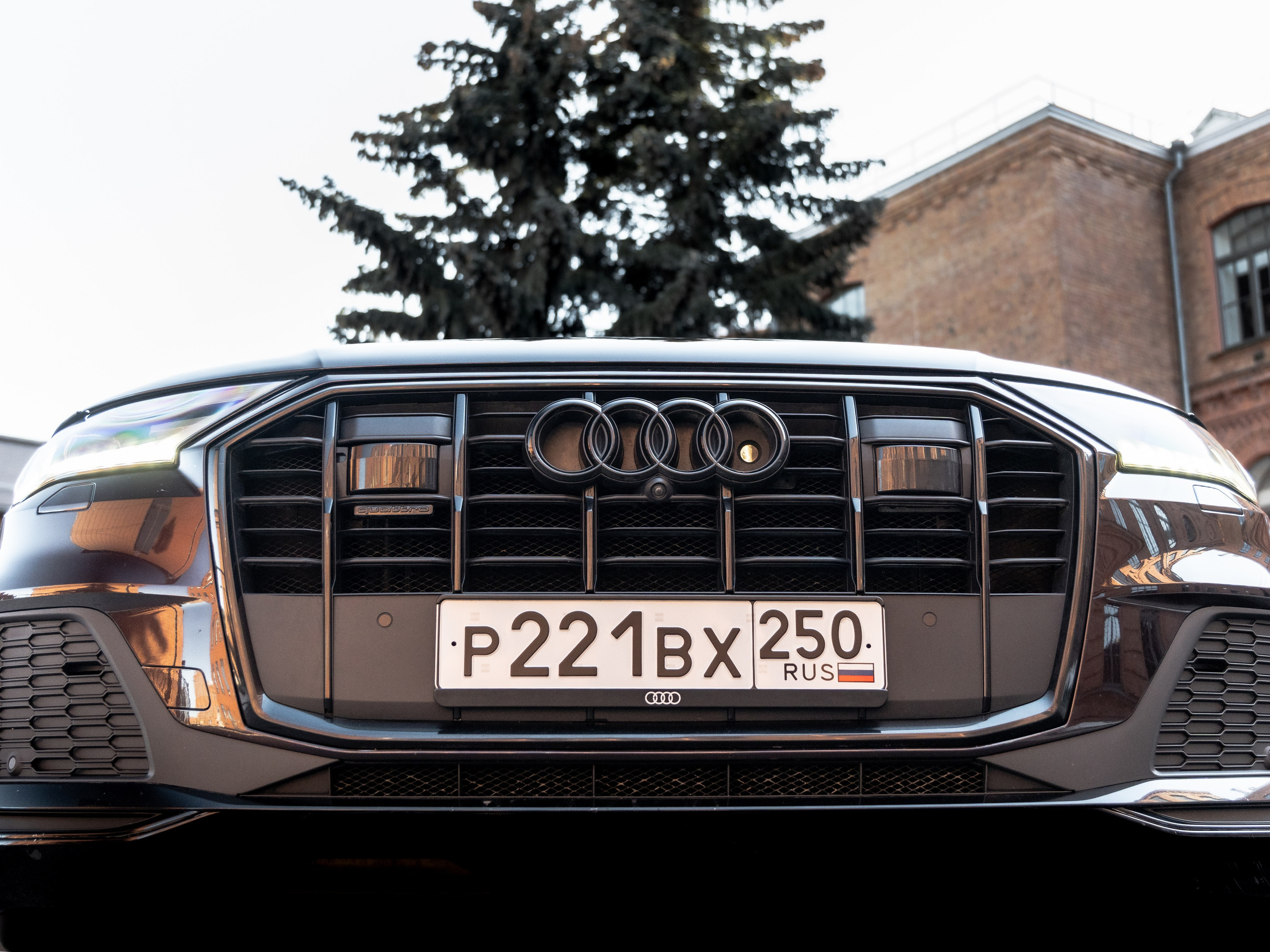 AUDI Q7. Opasnophoto
