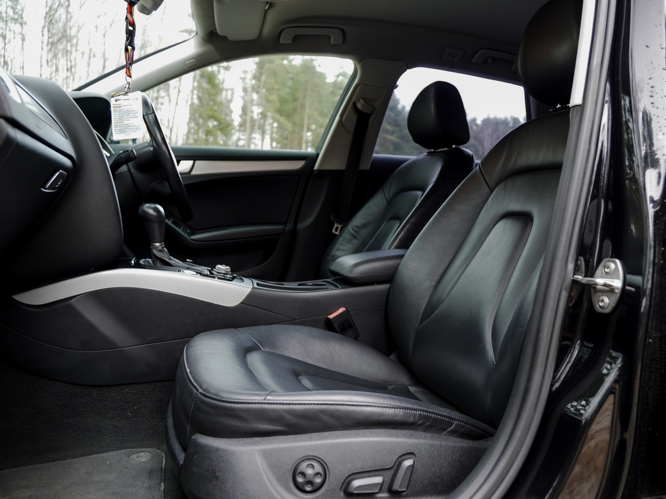 AUDI A4 B8 AVANT. Opasnophoto