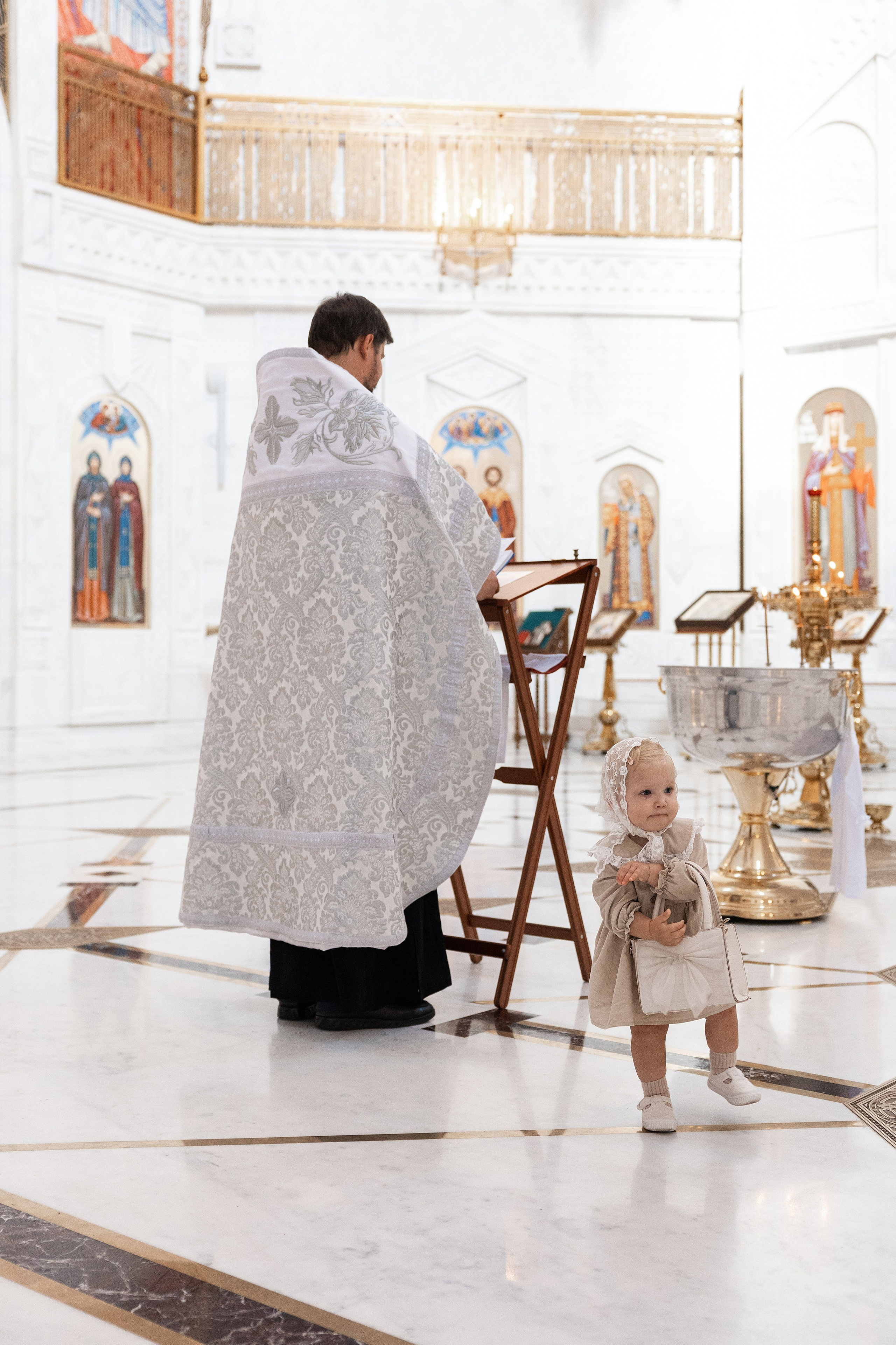 Крещение Аделины. Фотограф Крещение, Выписка москва