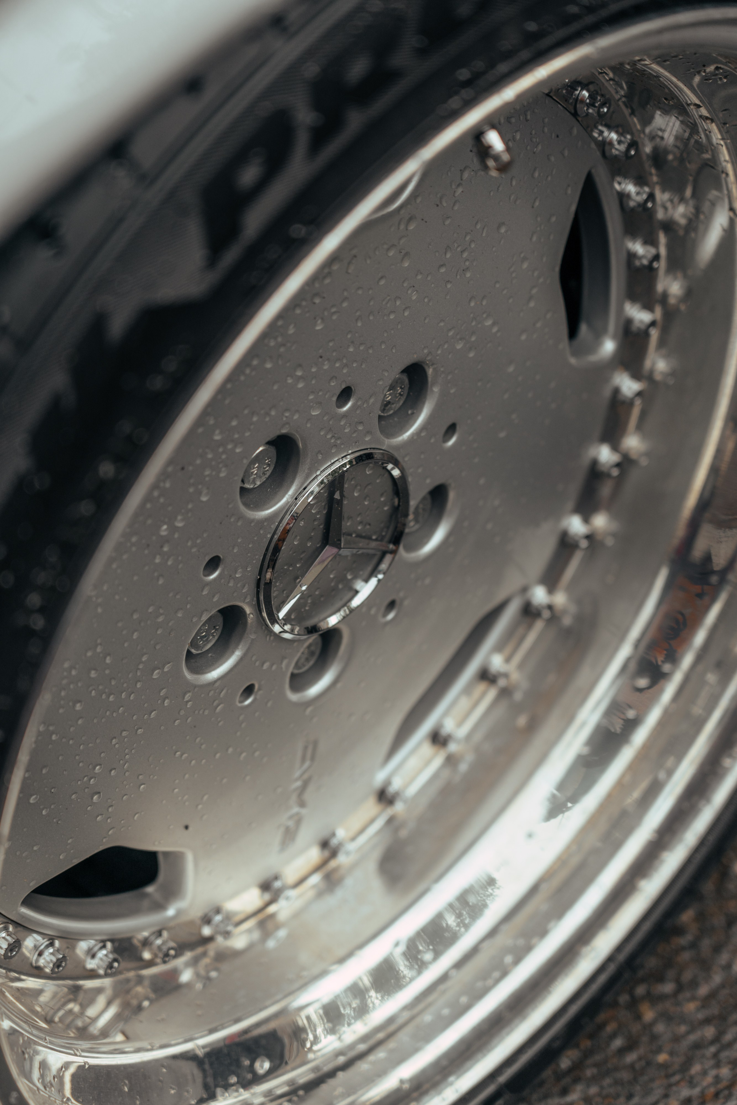 Mercedes SEC W126. DeLorein