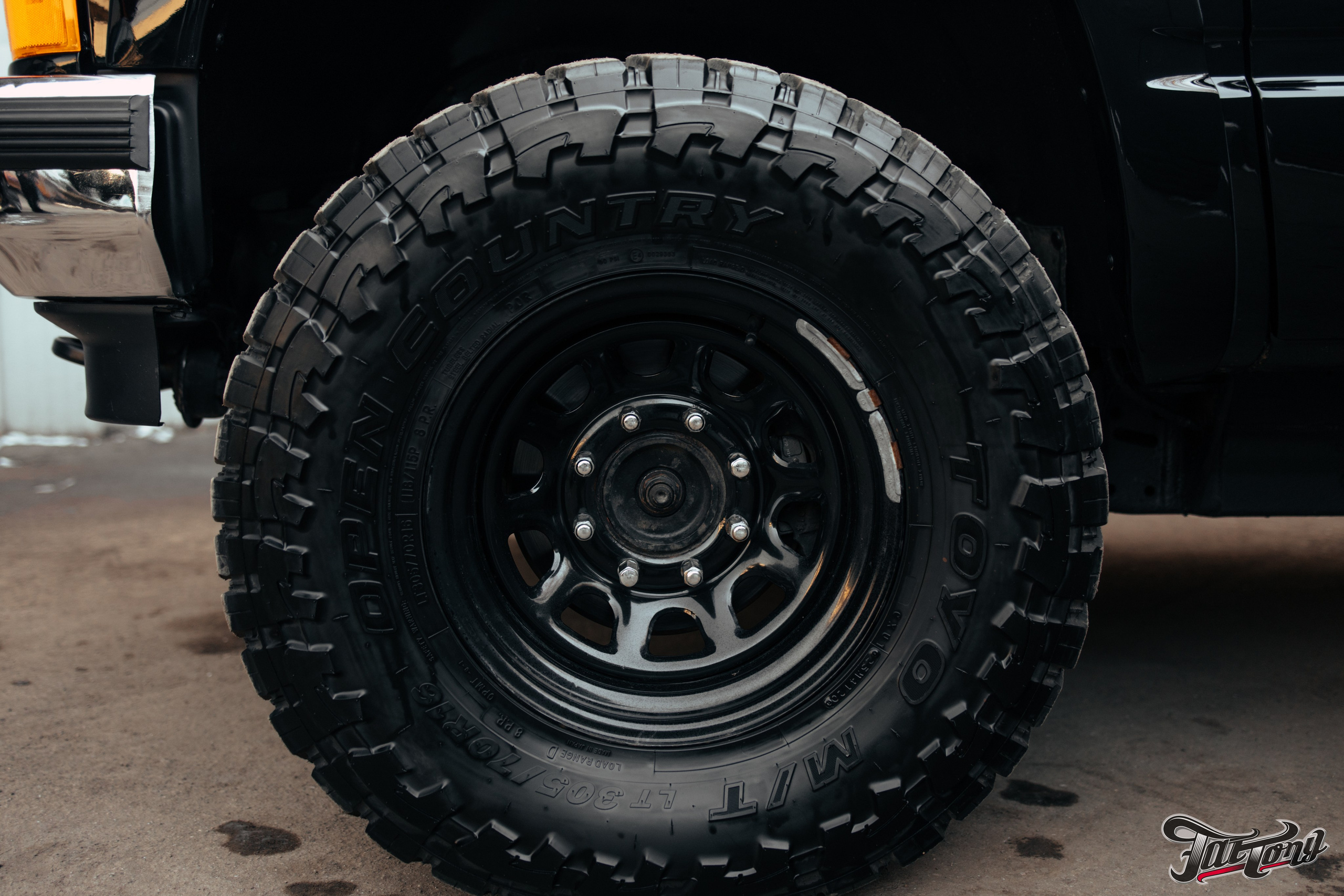 Chevrolet Tahoe I ремонт по кузову и окрас, пошив салона. DeLorein