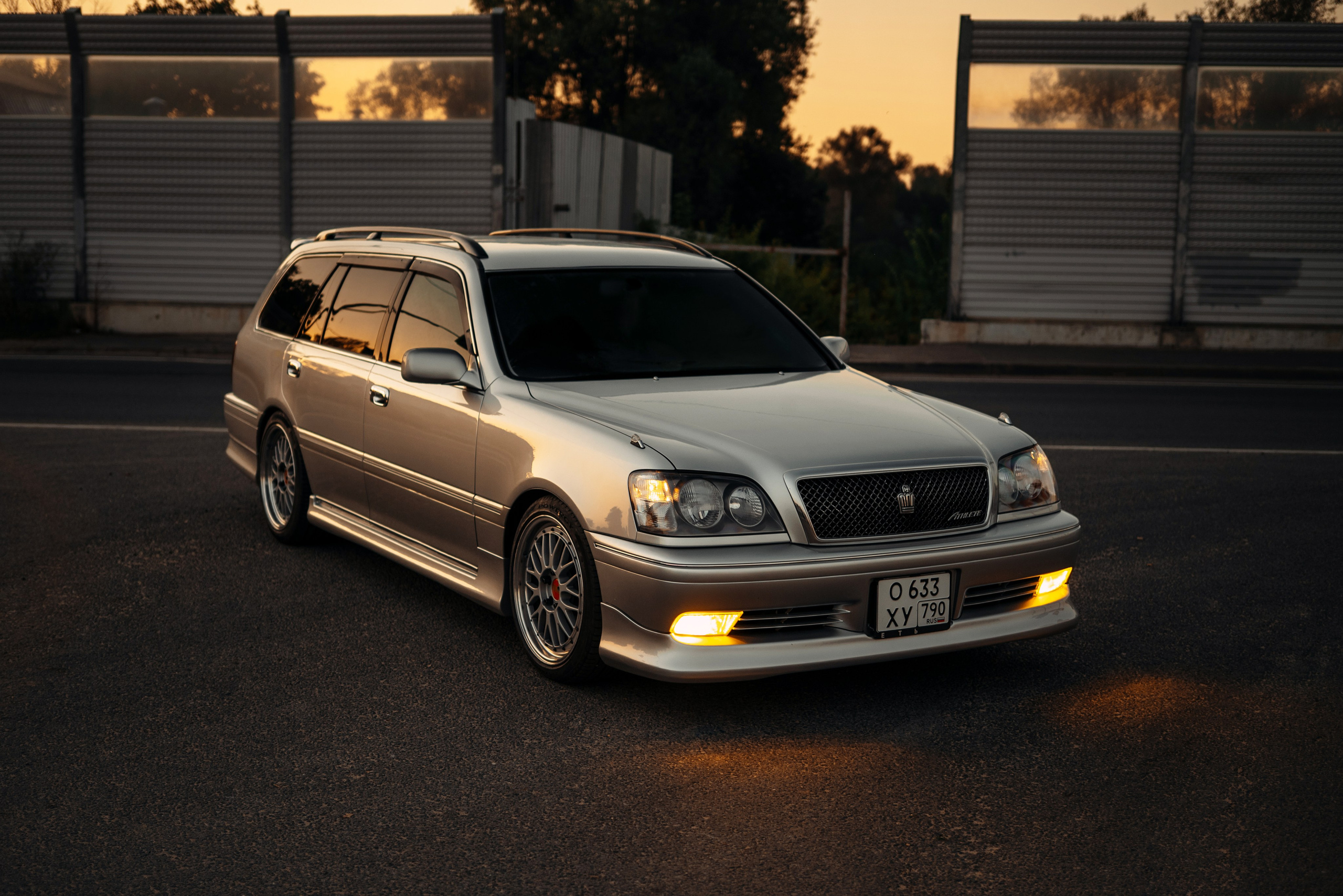 Toyota Crown Estate Athlete V JZS171W. DeLorein