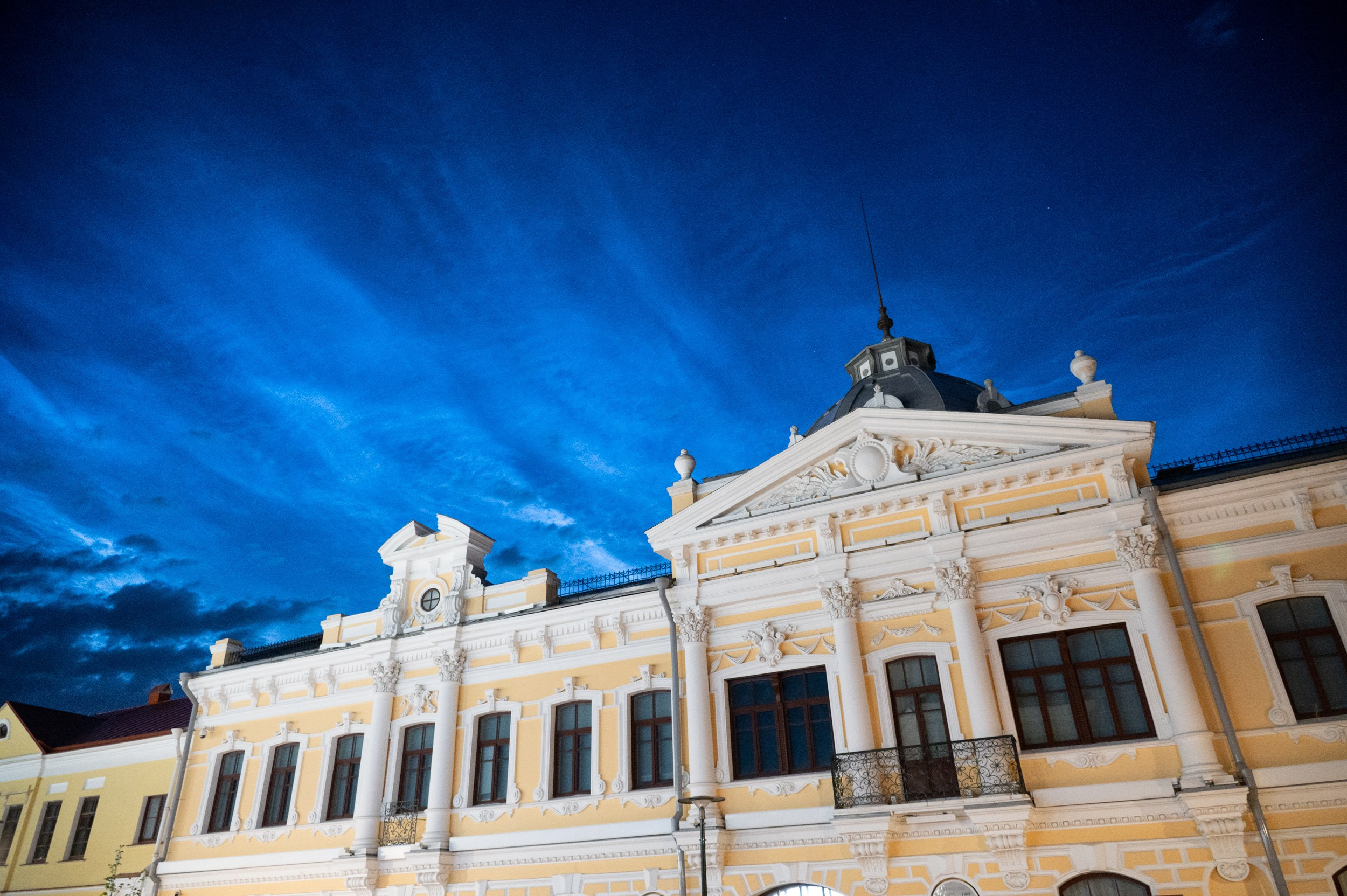 Улица Металлистов, Государственный исторический музей, серебристые облака