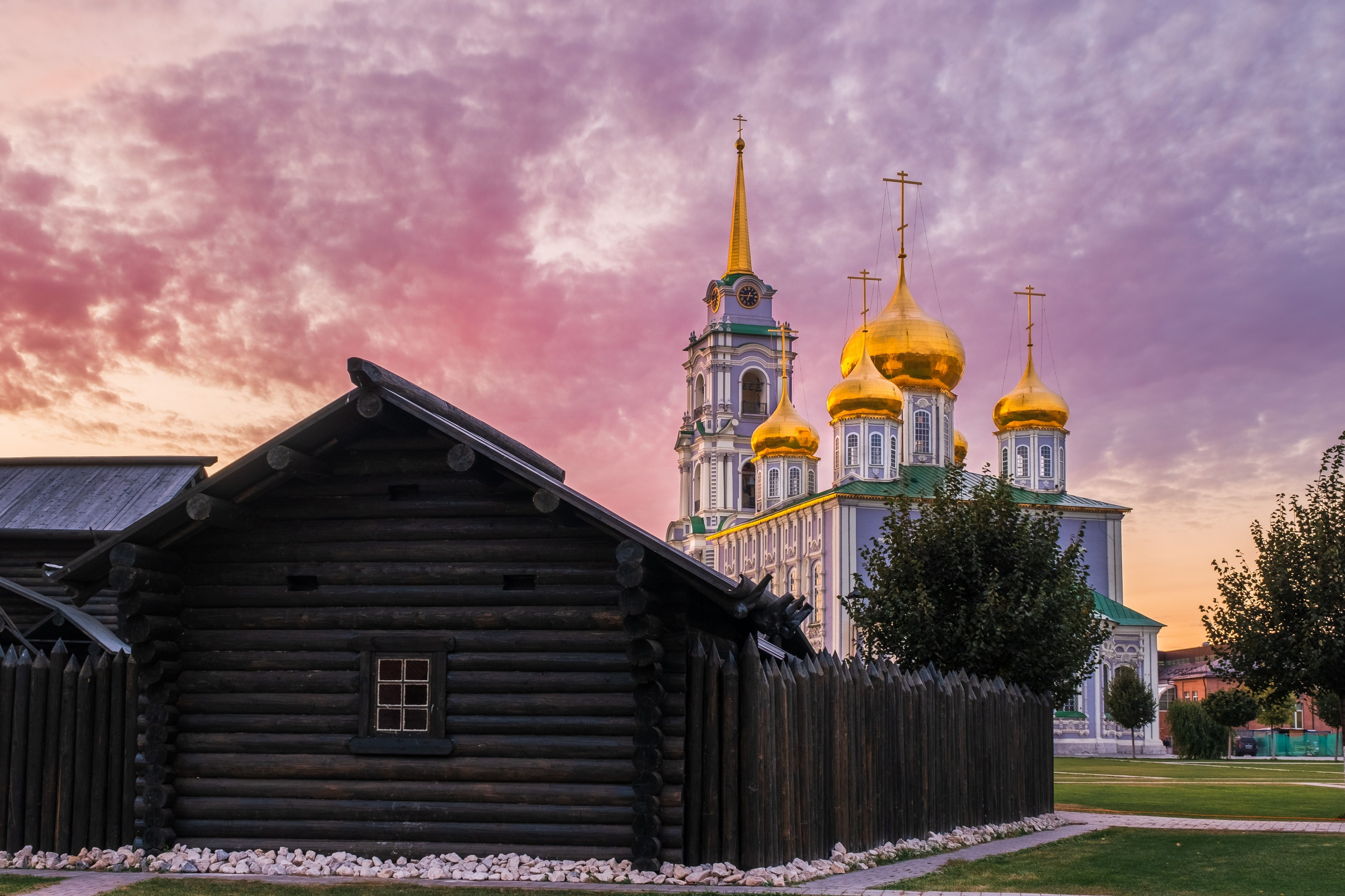 Успенский собор Тульского кремля, осадные дворы