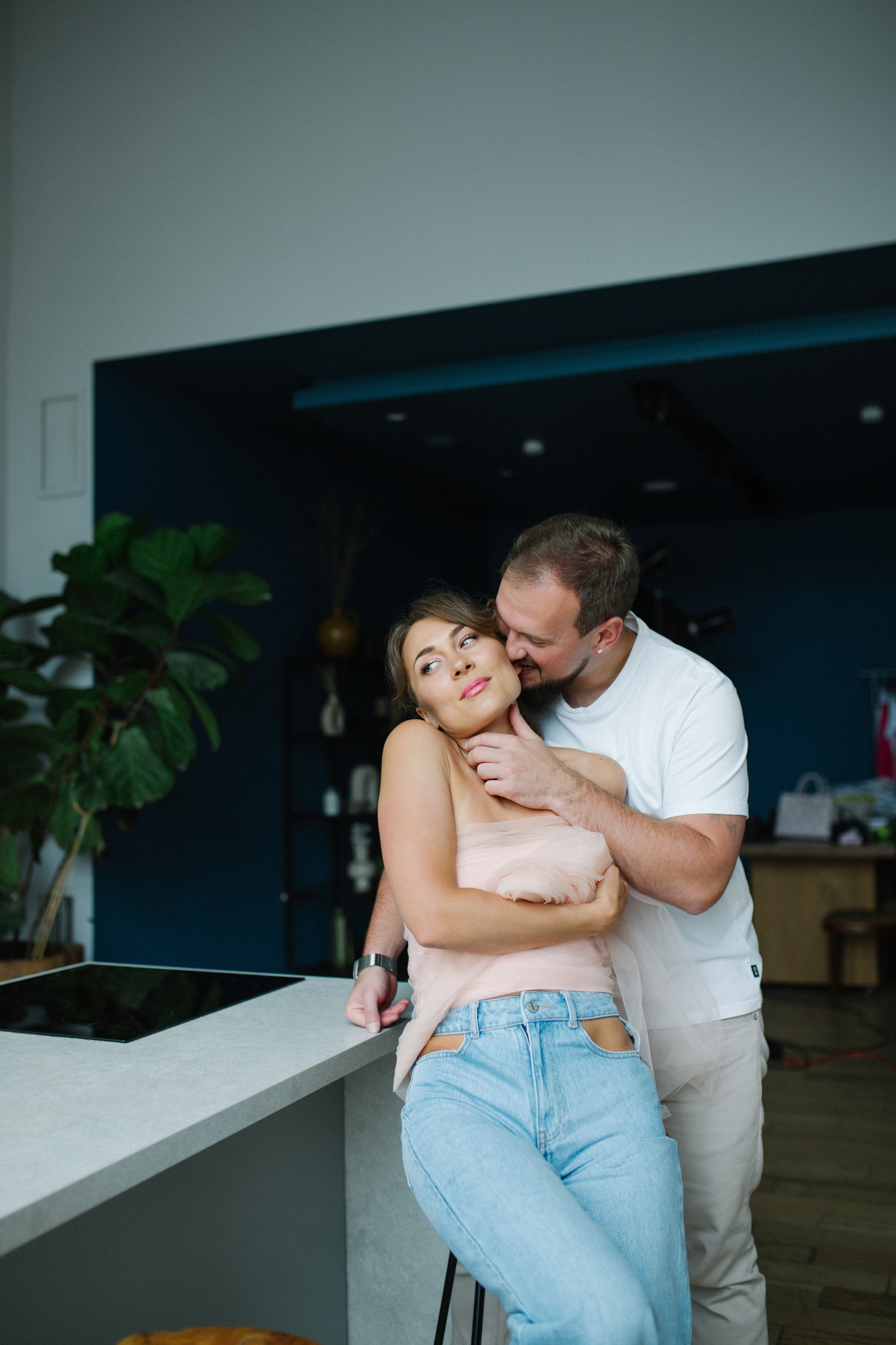 Купание с танцами на столе. Фотограф Оля Батист