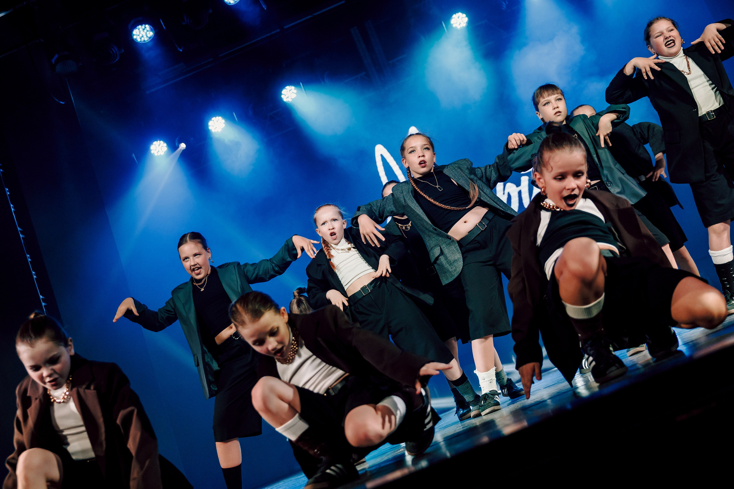 Отчётный концерт танцевальной школы «Red Rabbits» 2025. Лёшка Варзегов — фотограф