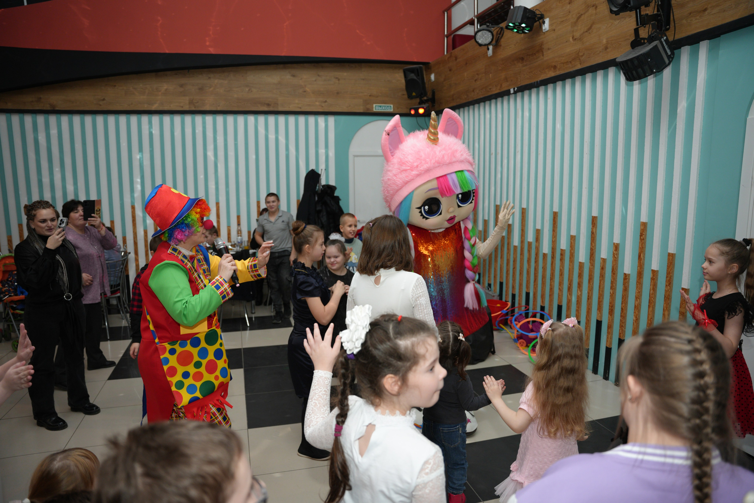 Социально —благотворительная акция «Ты в этом мире не один», посвященная Международному дню инвалидов. ВЫПУСКНЫЕ АЛЬБОМЫ, Школьный фотограф, семейный и свадебный в Саратове и области Ольга Плаксина