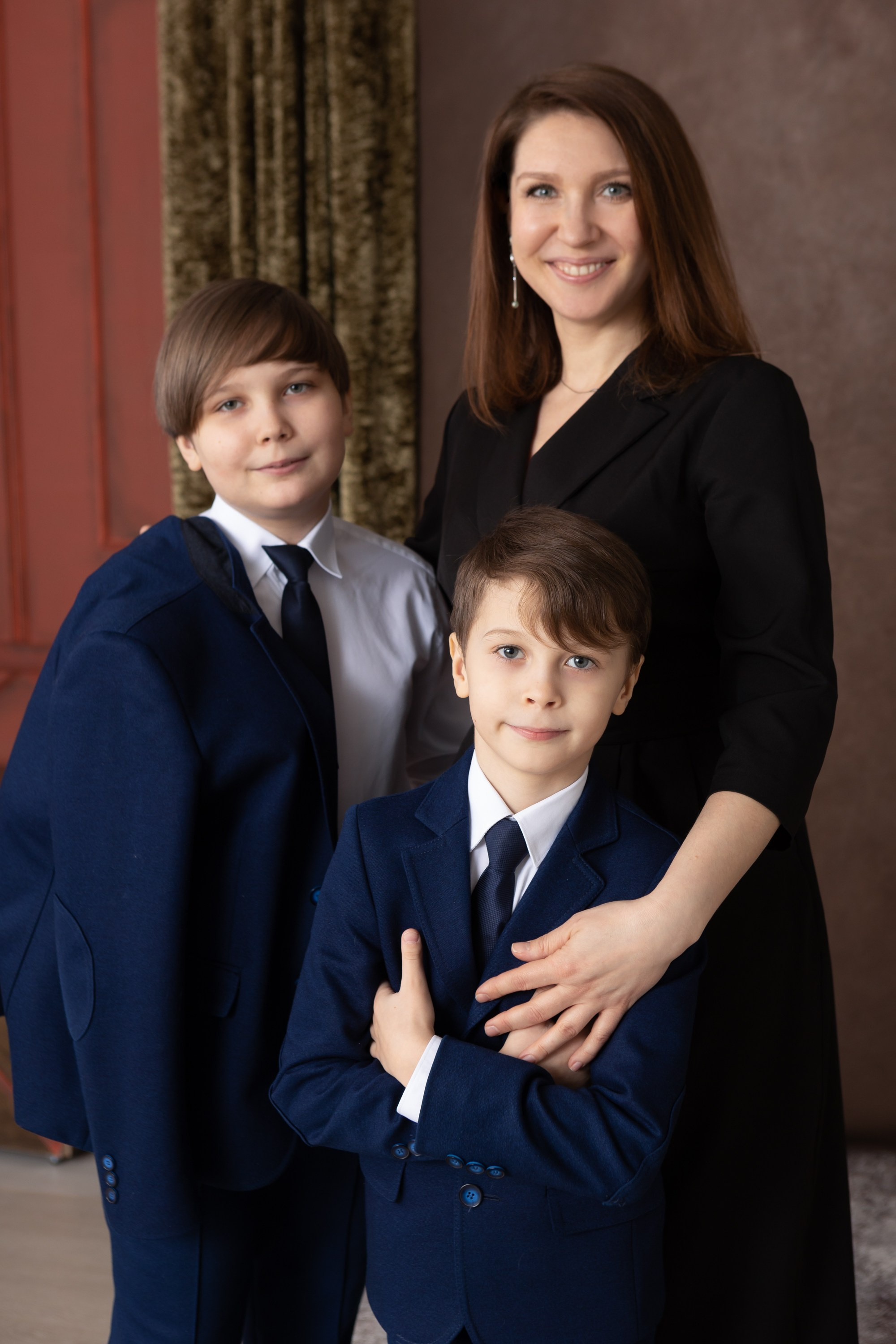 Семейная фотосессия в студии. Фотограф в Оренбурге. Профессиональный фотограф