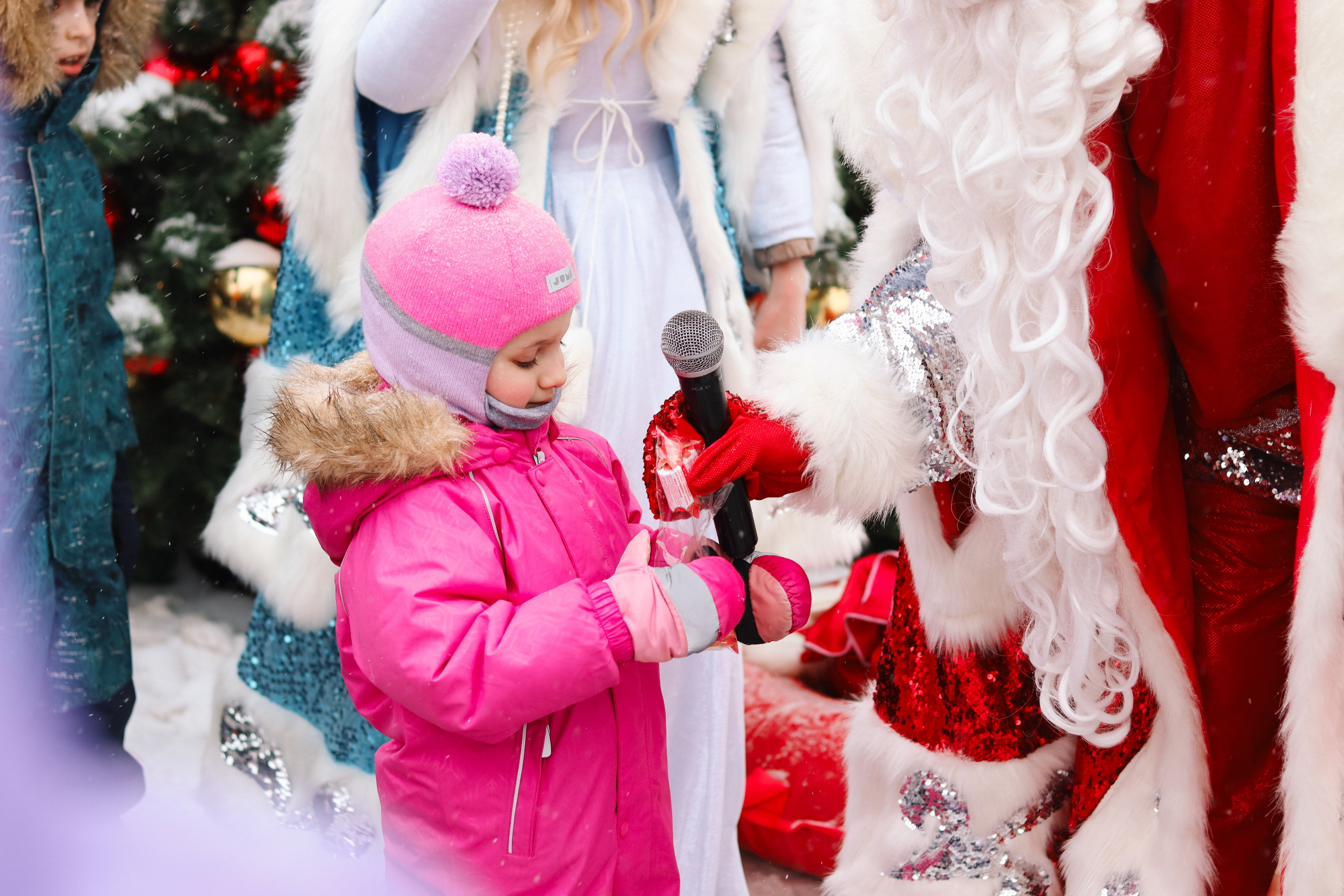 Уличные гулянья у ТЦ «Столица». Репортажный фотограф в Москве и Зеленограде Karina-vozd