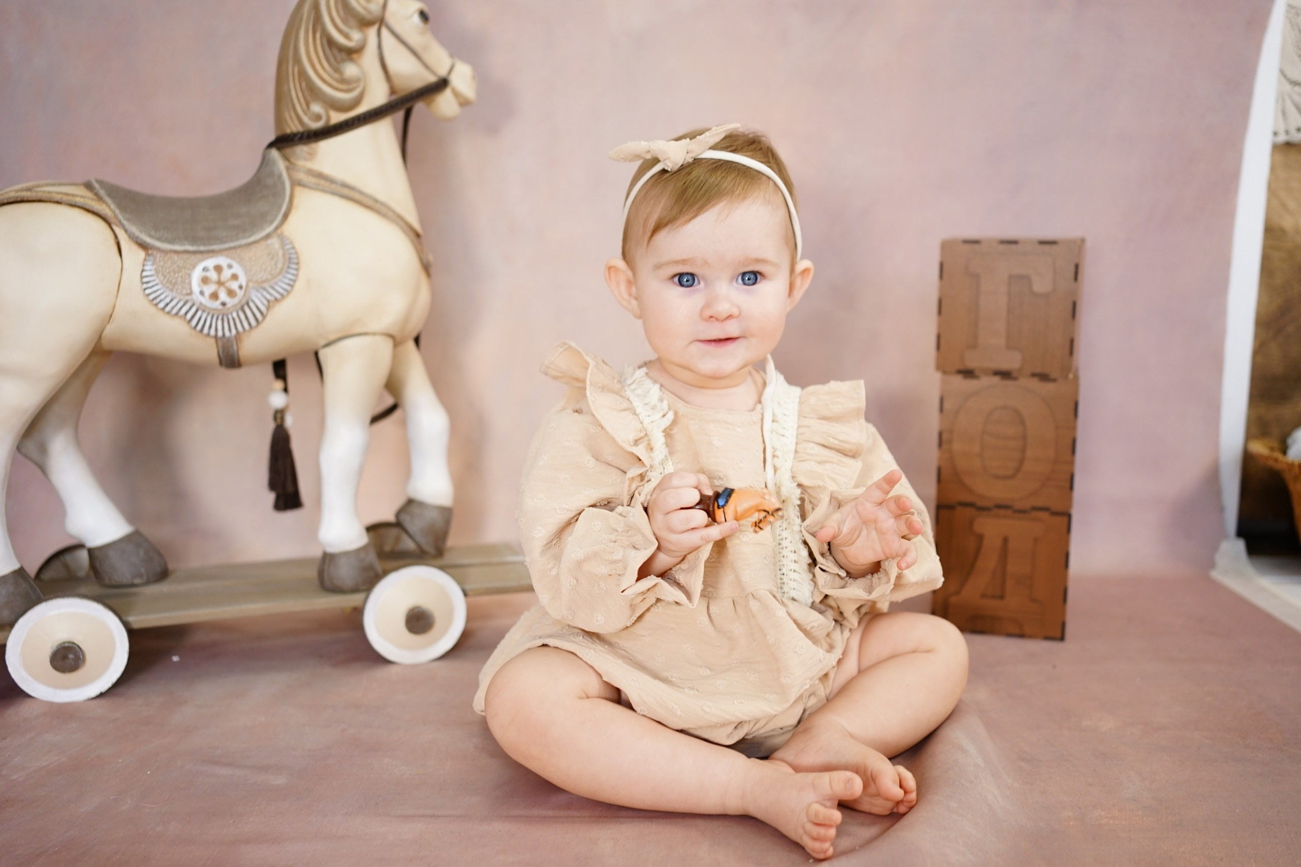 Фотозоны на ХОЛСТЕ. Детская Фотостудия ГОДОВАСИКИ в Санкт-Петербурге фотосесия на годик