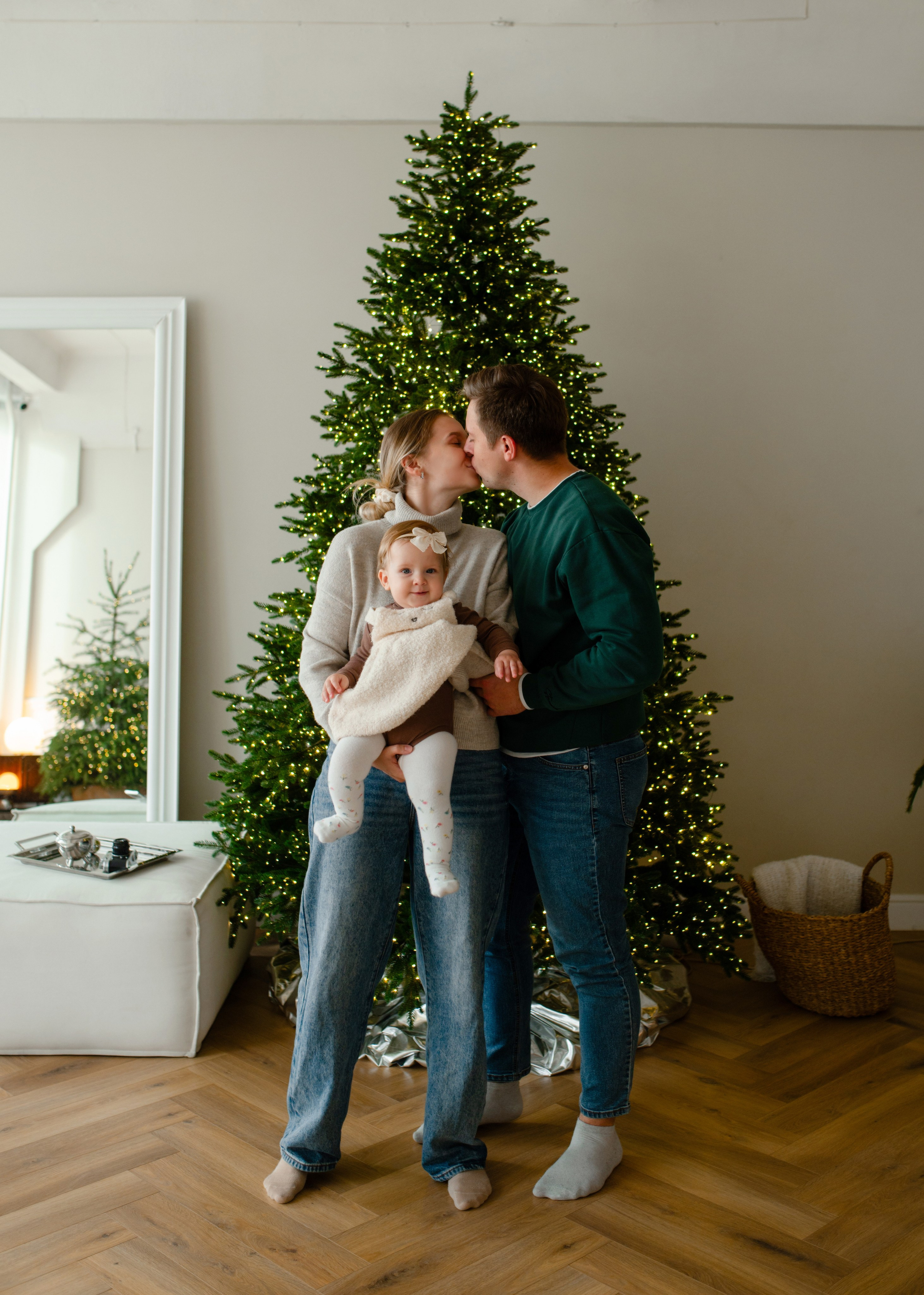 Василиса, Анастасия и папа. Форест студия. Свадебный фотограф в городе Минск Крохмалюк Анна