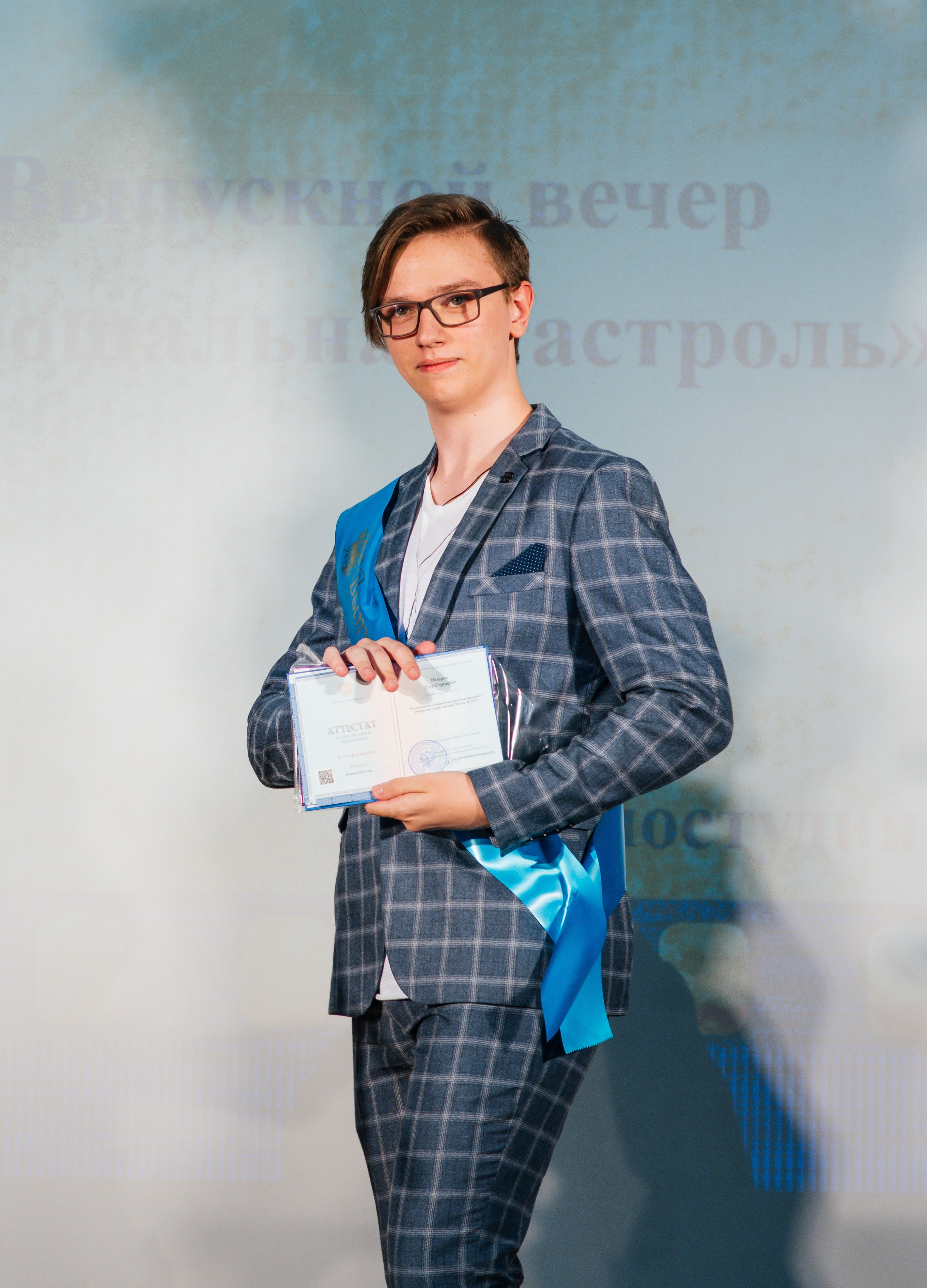 Вручение аттестатов. Выпускные альбомы в Подольске Москве и МО