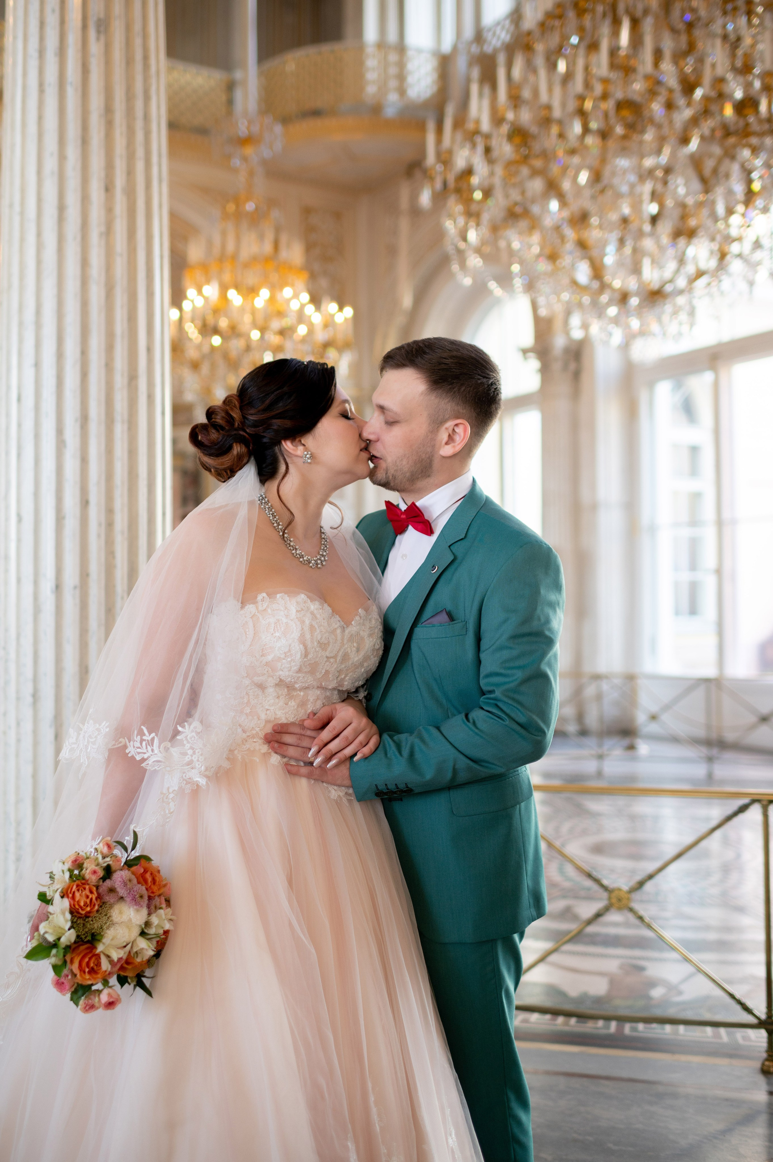 Самая красивая свадебная фотосессия в Эрмитаже. Лучшие свадебные фотографии в Эрмитажа. Портретный, семейный и свадебный фотограф в Санкт-Петербурге и в Пушкине Ширяев Денис