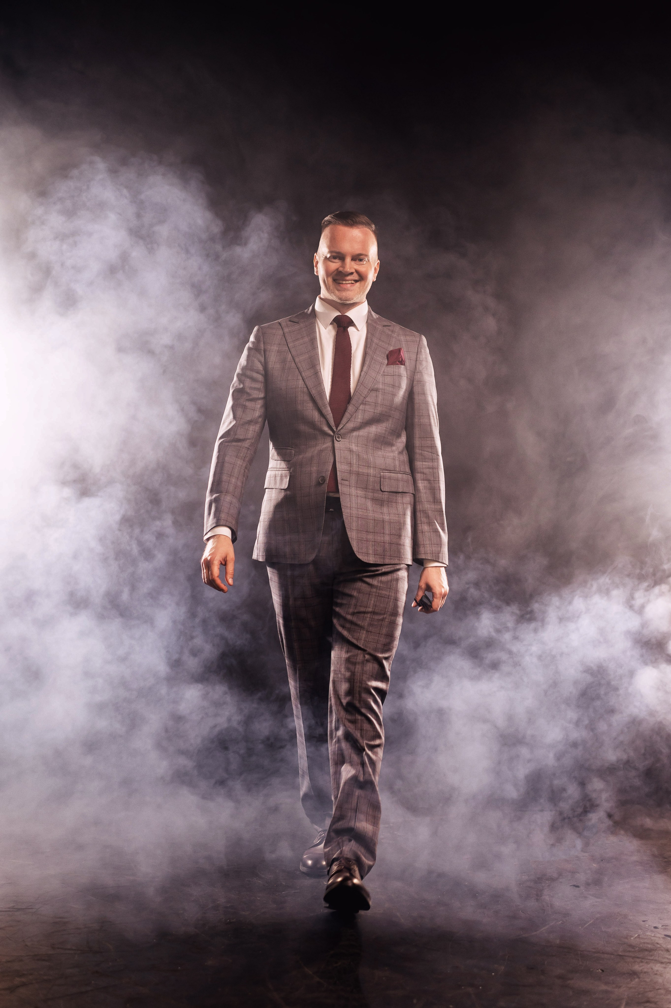 Ты можешь быть разным: деловой или взрывной. Портретный, семейный и свадебный фотограф в Санкт-Петербурге и в Пушкине Ширяев Денис