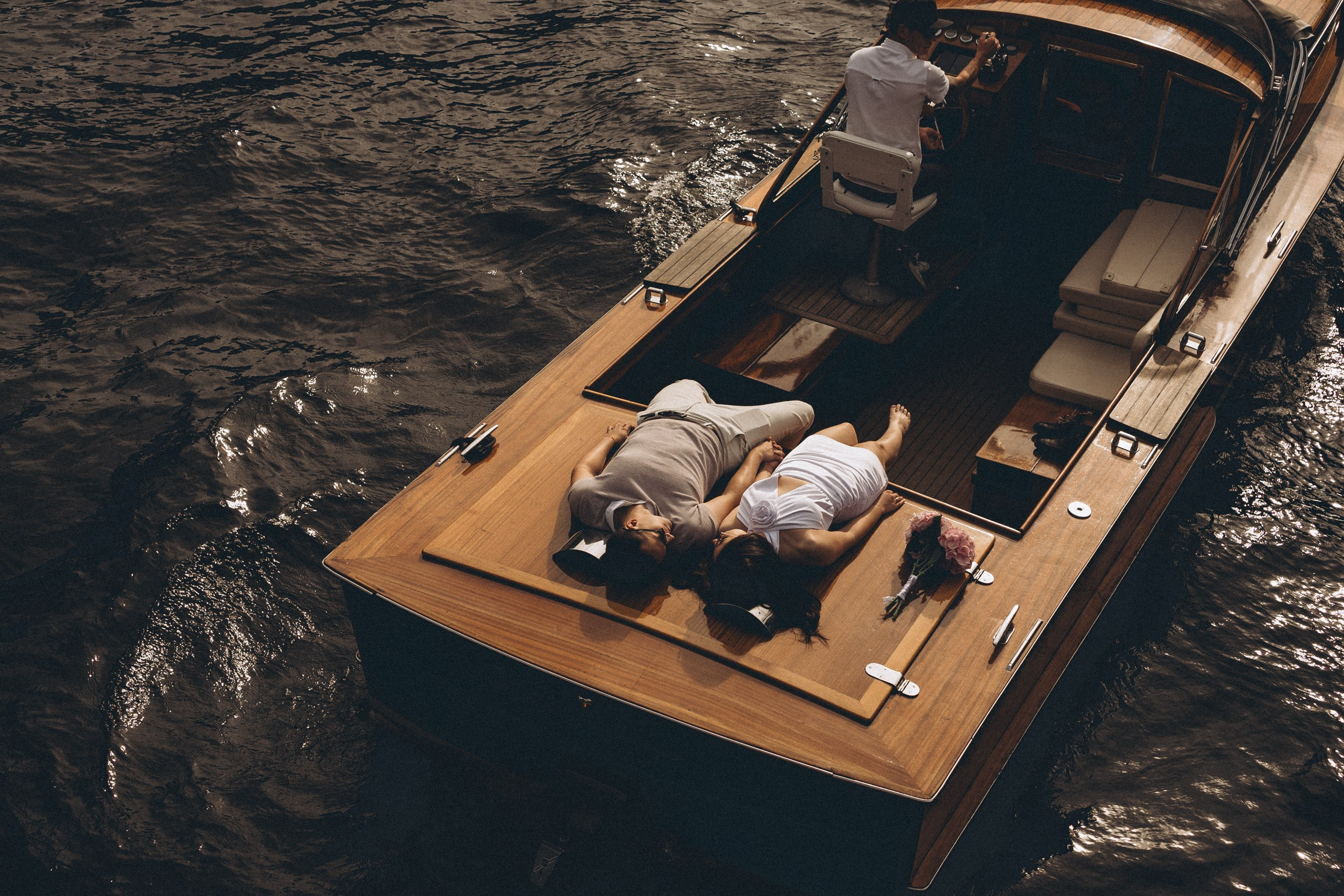 СВАДЕНБНАЯ СЬЕМКА НА КАТЕРЕ ПО КАНАЛАМ САНКТ-ПЕТЕРБУРГА И В АКВАТОРИИ НЕВЫ. Профессиональный фотограф, Санкт-Петербург — Виктория Богомолова