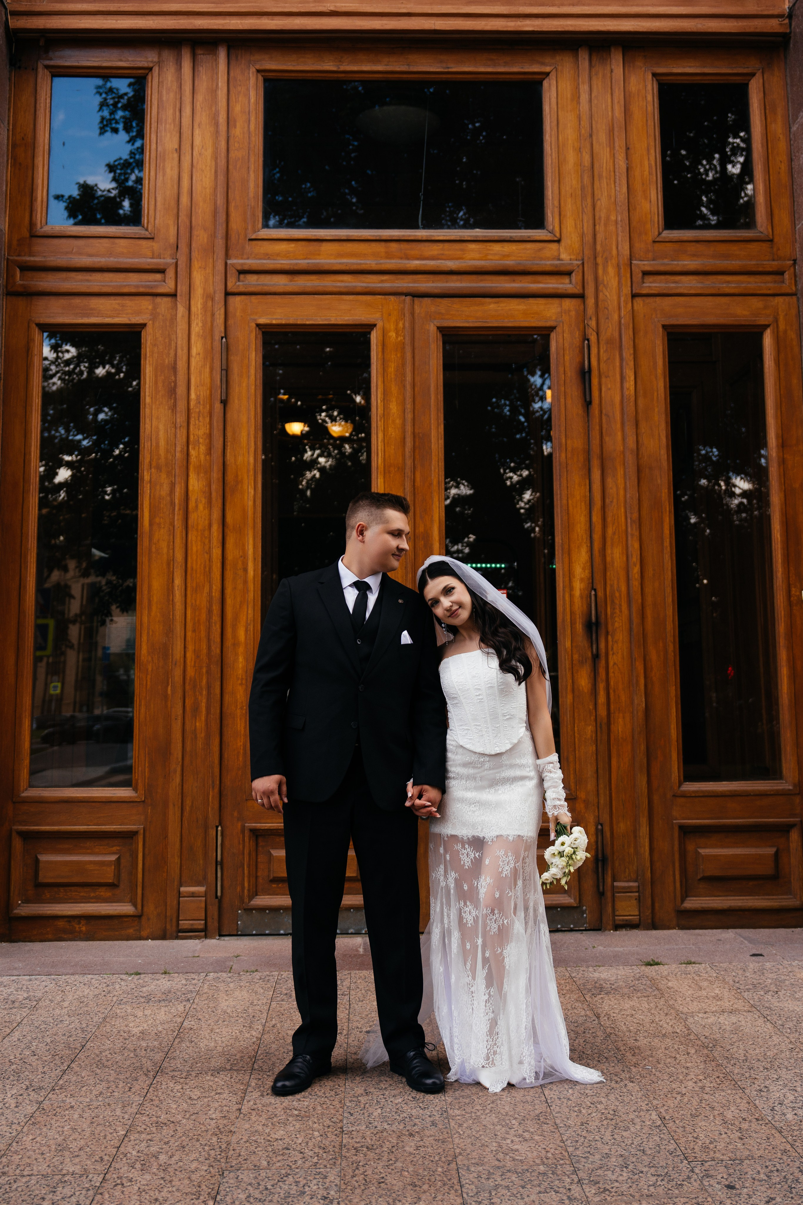 Свадебная фотосессия в Москве у высотки на Котельнической набережной. Свадебный фотограф в Москве Анна Полушина