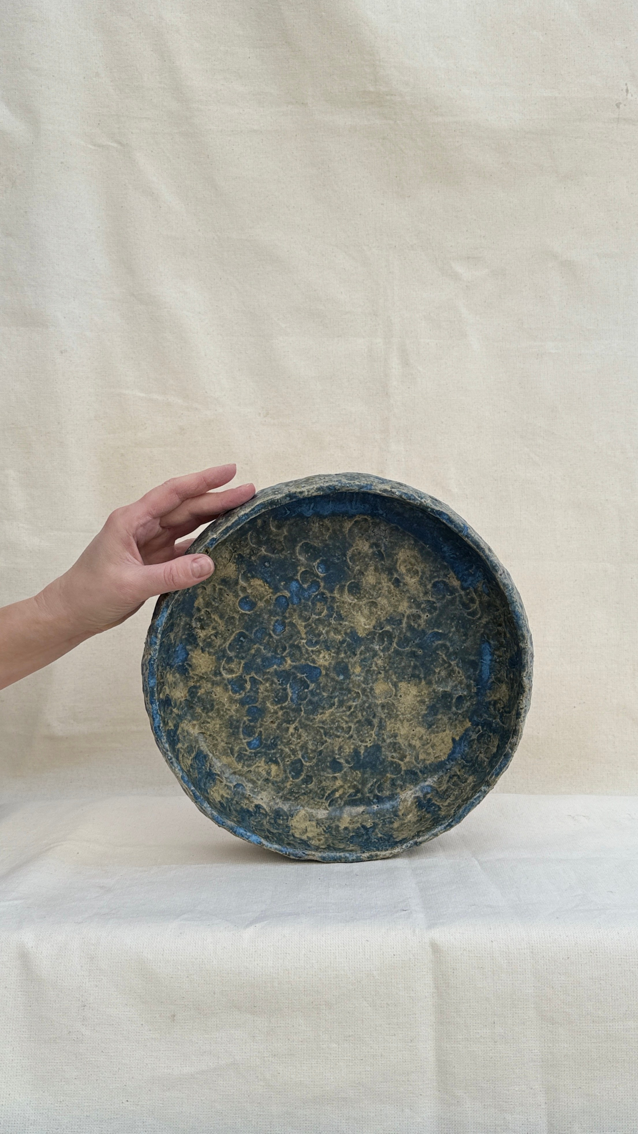 Блюдо «Голубая бездна». Арт-керамика Катерины Жизневской