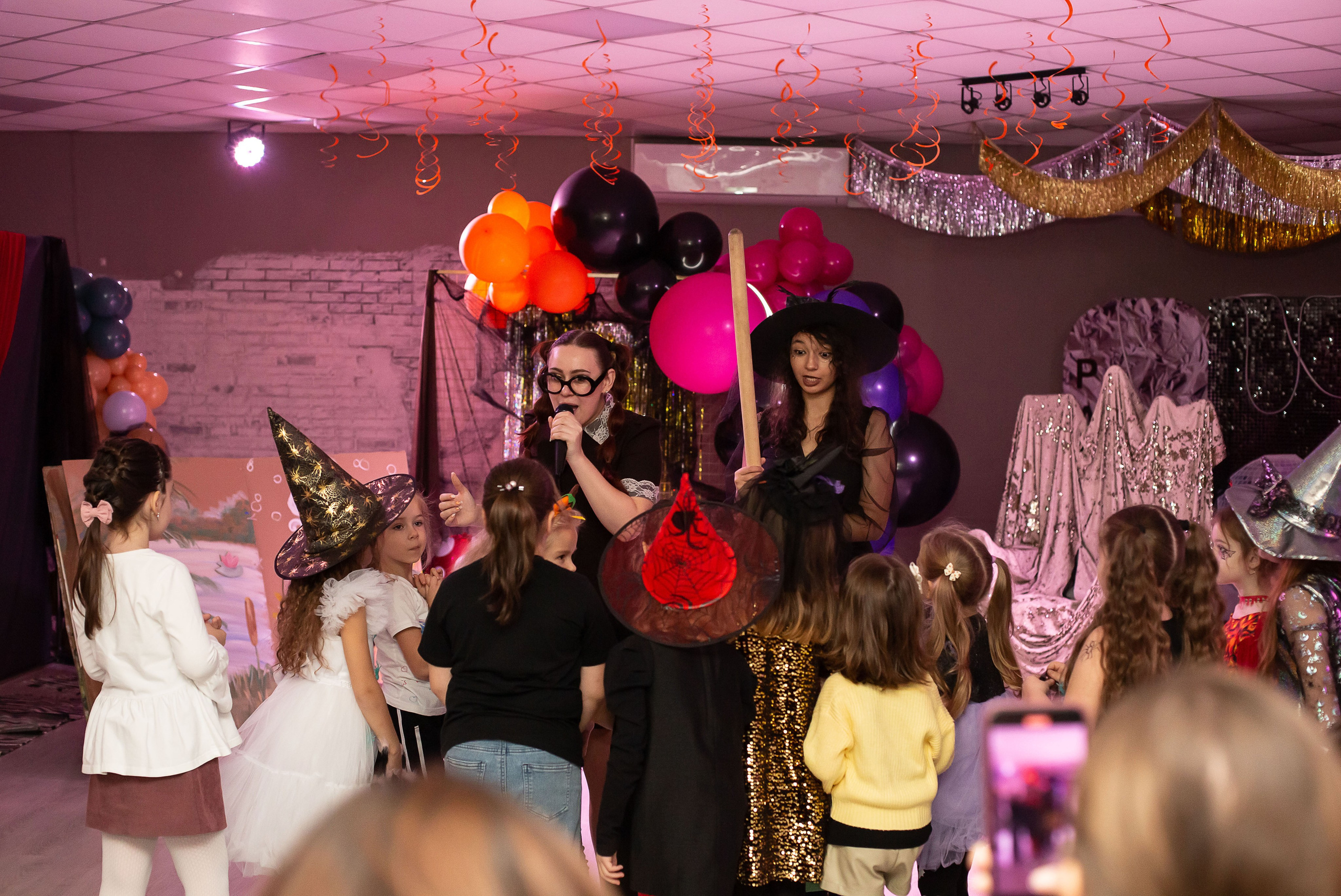 Верхом на помеле спектакль интерактивный. Семейный и детский фотограф Анна Петракова