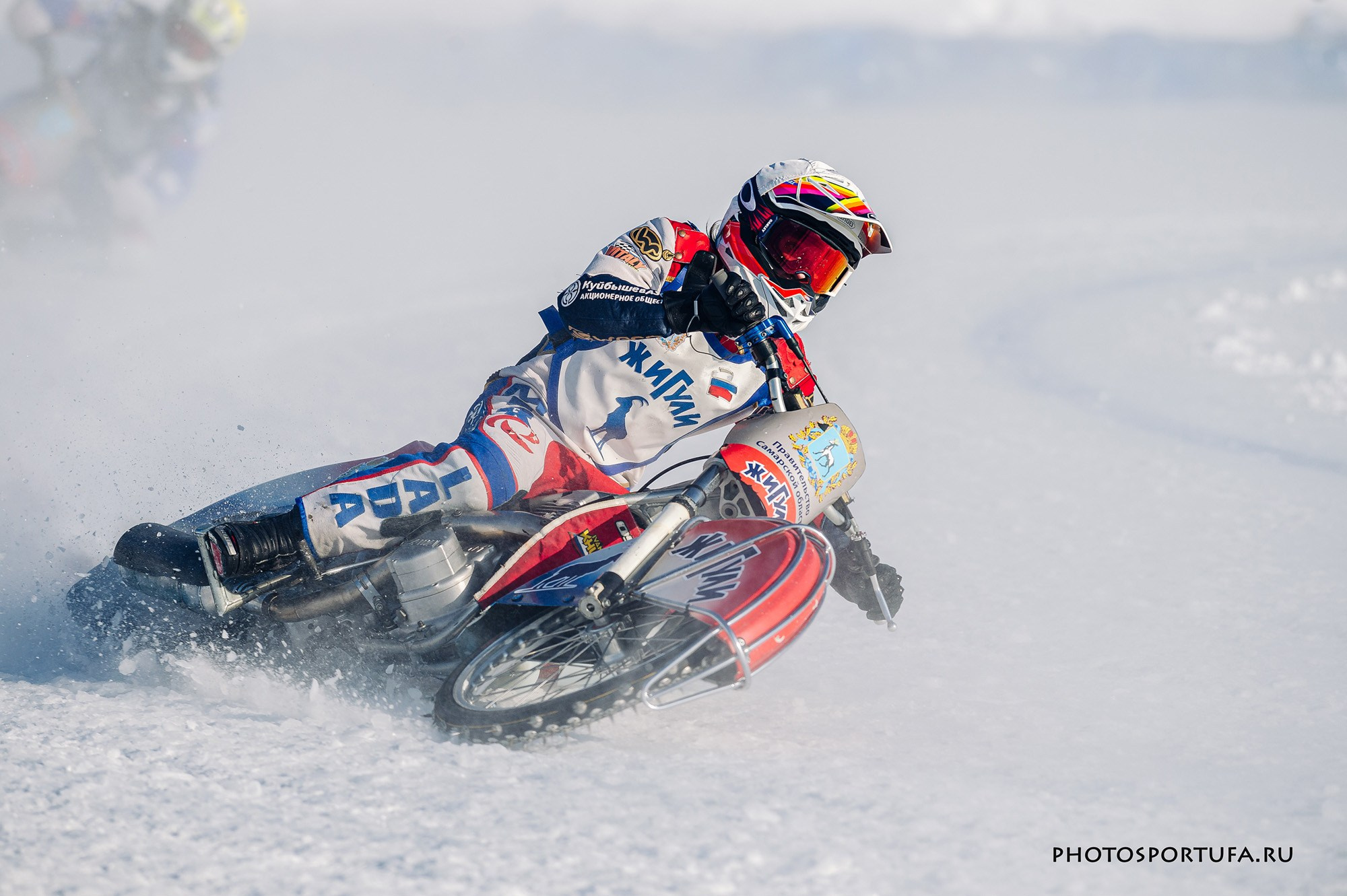 Мотогонку на льду. Спортивный фотограф в Уфе Евгений Буров