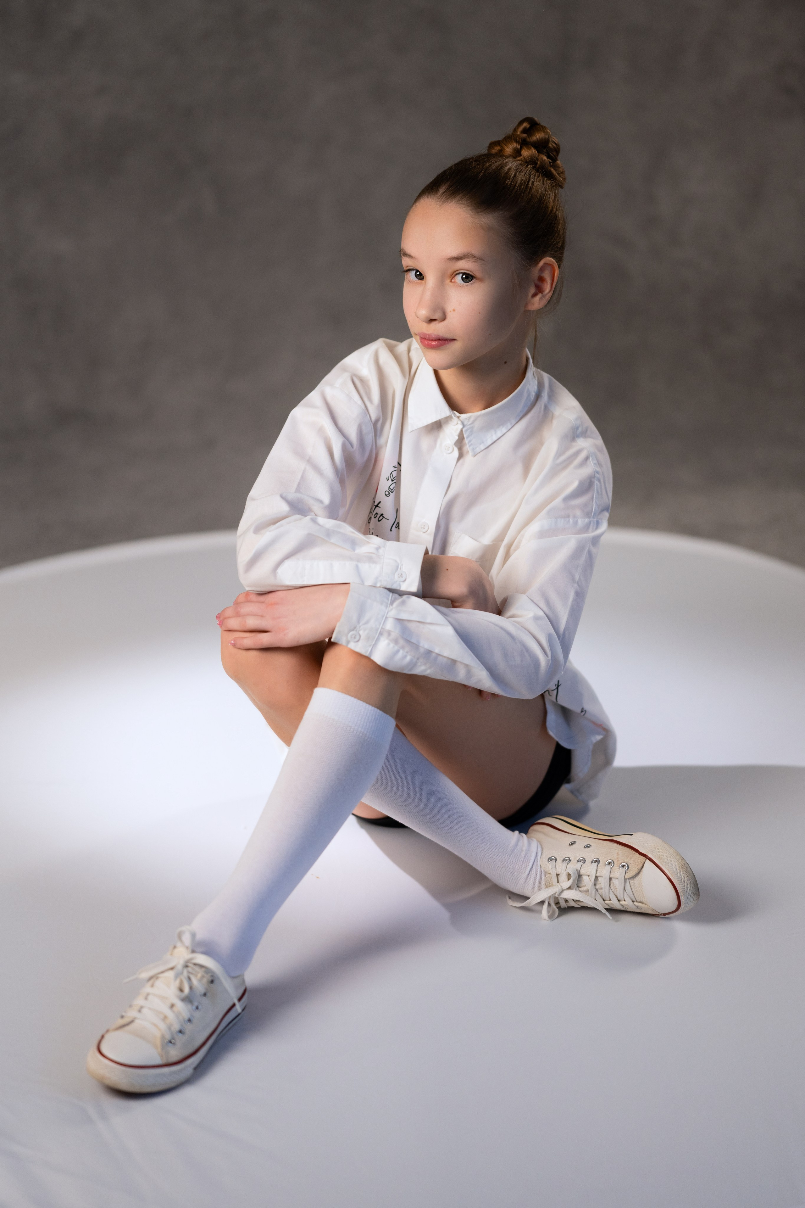 Адель. Девочка в шортах