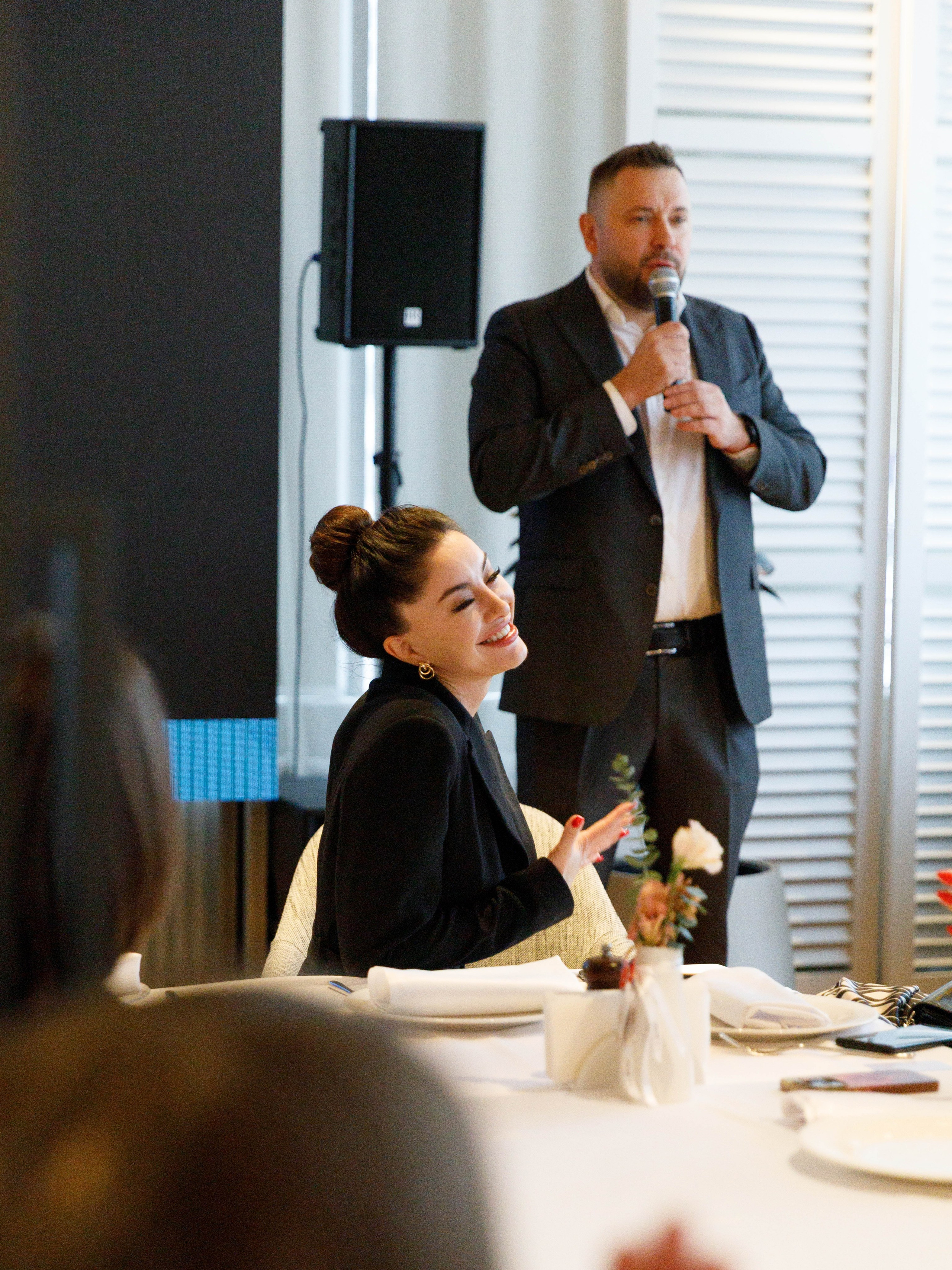 Международный опыт инвестиций РФ и ОАЭ. Бизнес-завтрак в «Магадане». Репортажный фотограф в Новосибирске Алена Помазунова