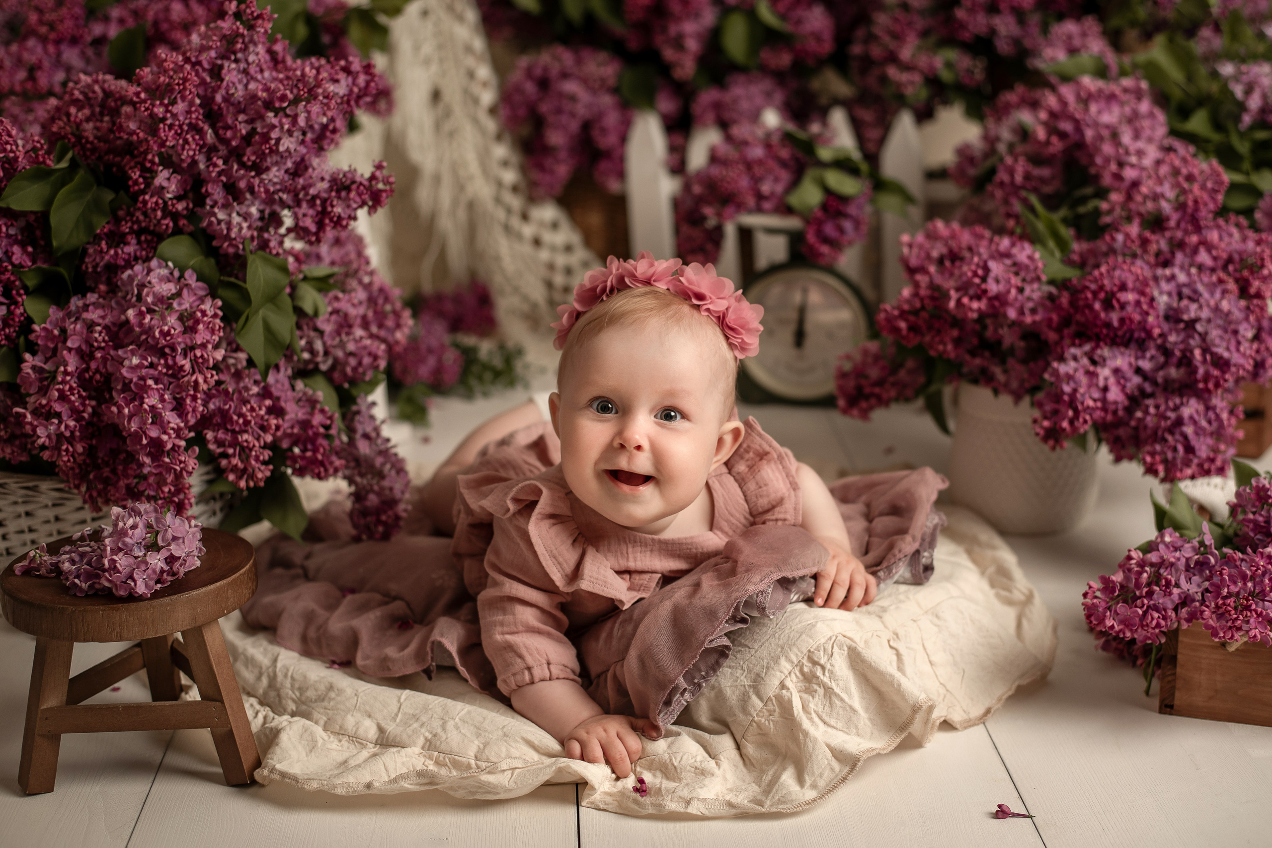 Саша 6 мес — сирень. Семейный и детский фотограф Наталья Горда