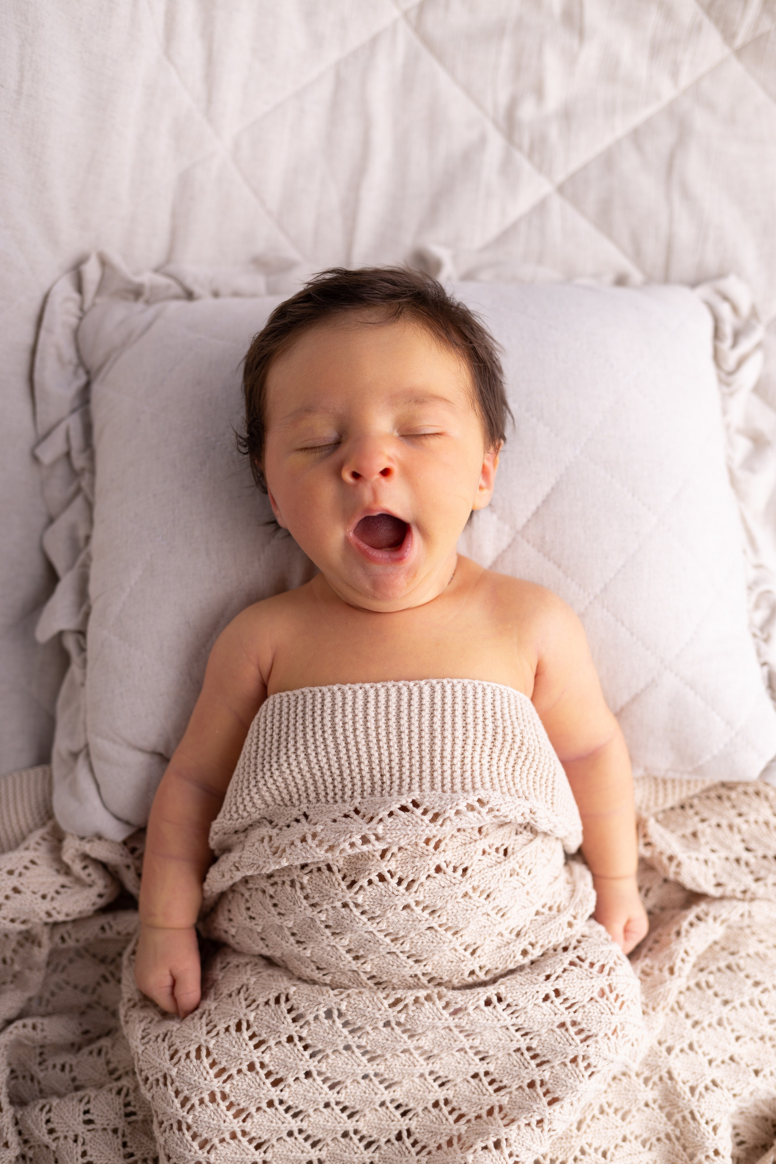 Newborn съемка в стиле Лайф. Фотограф новорожденных малышей в Омске и Омской области Эльвира Камаева