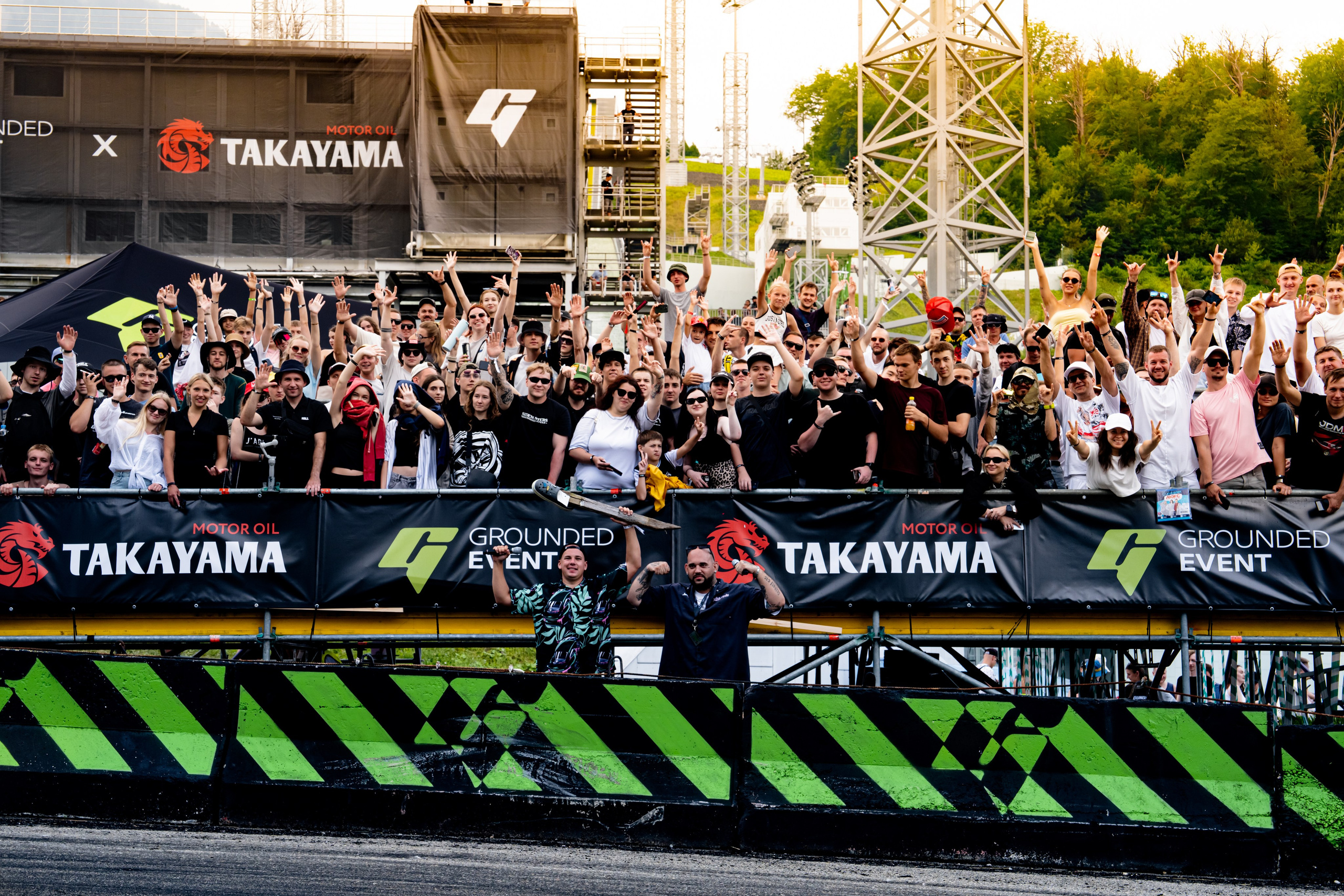 GROUNDED\25. АВТОСПОРТИВНЫЙ ФОТОГРАФ