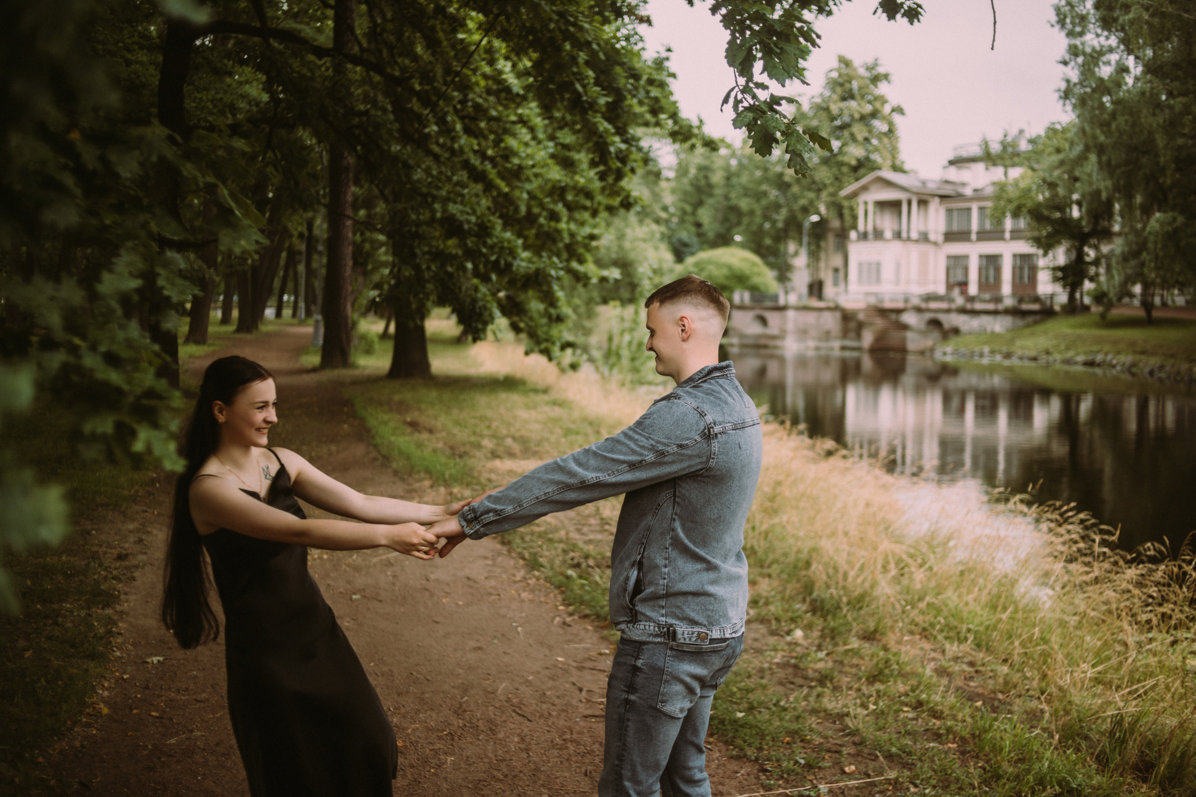 Анастасия и Виктор уличная съёмка на природе. Фотограф в Санкт-Петербурге Ангелина Волкова