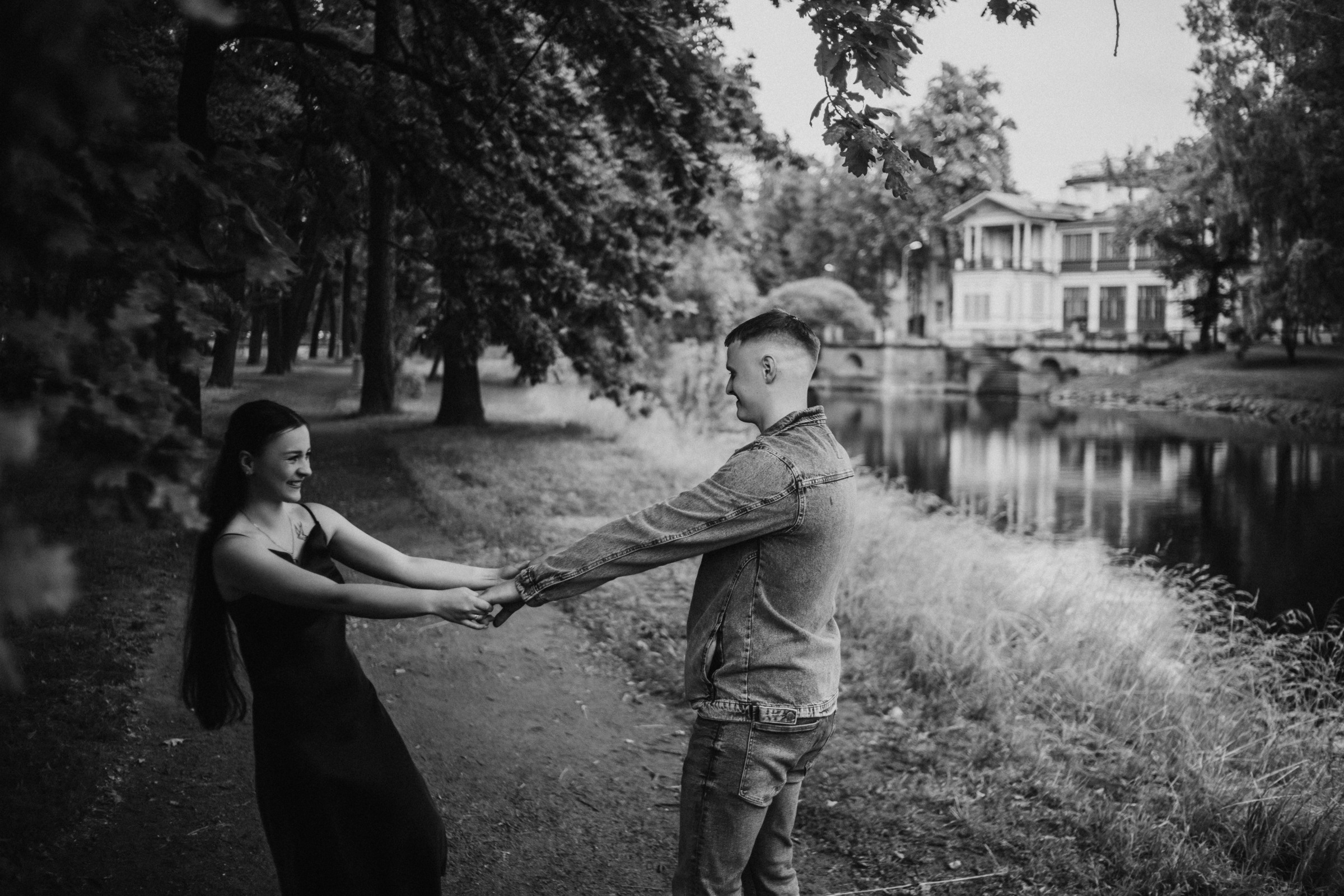 Анастасия и Виктор уличная съёмка на природе. Фотограф в Санкт-Петербурге Ангелина Волкова