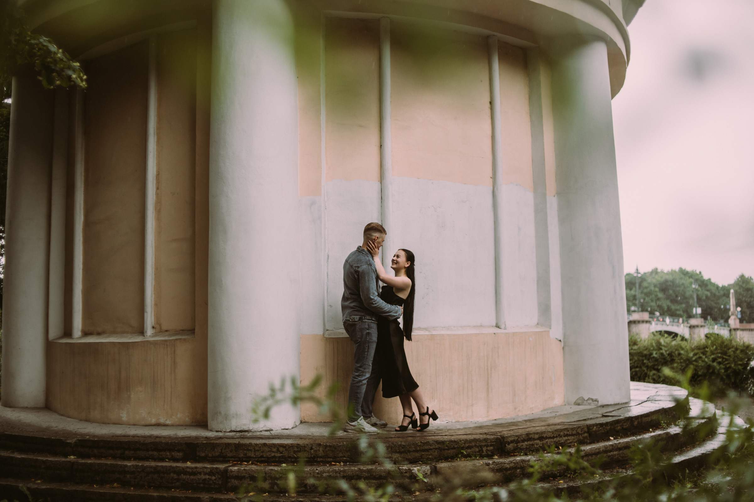 Анастасия и Виктор уличная съёмка на природе. Фотограф в Санкт-Петербурге Ангелина Волкова