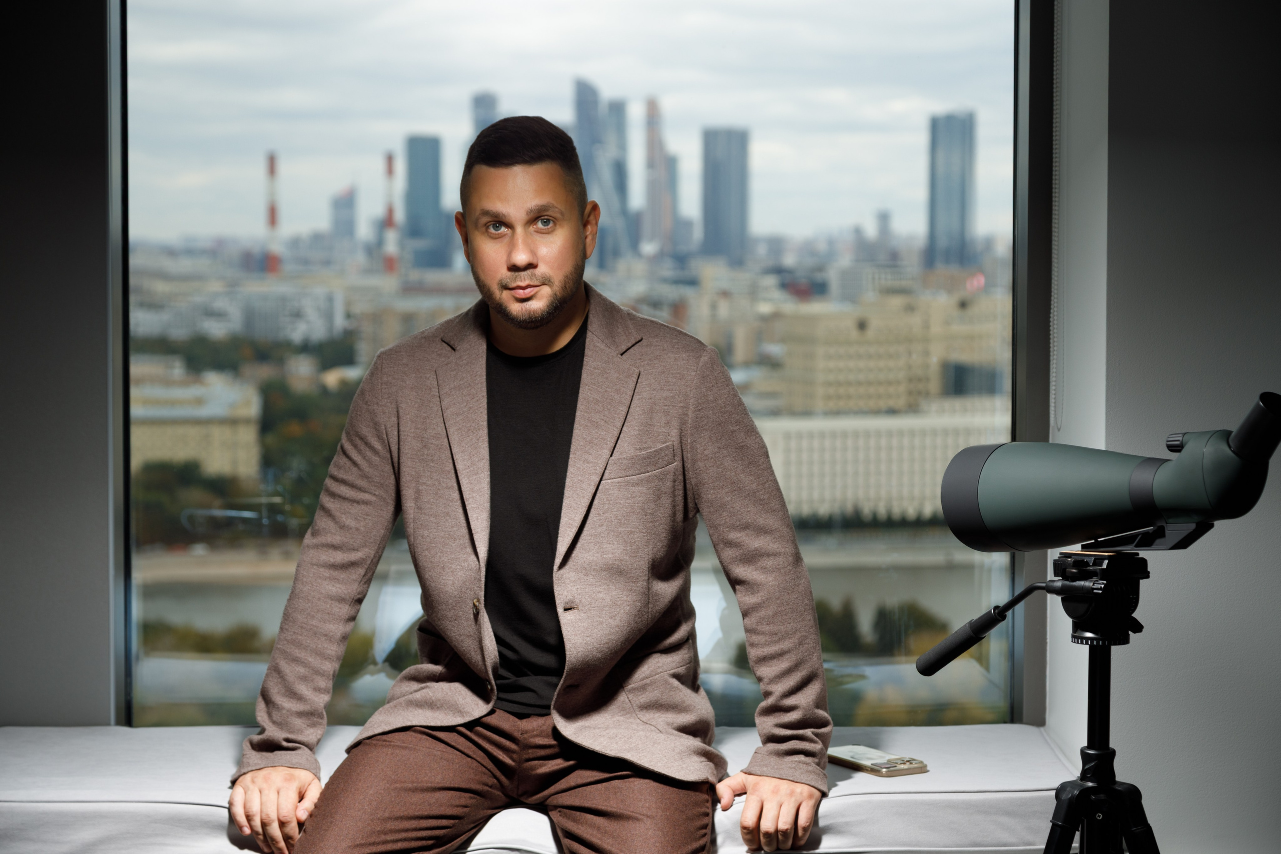 Деловой портрет в интерьере. Бизнес-портрет | Хедшот-фотограф | Студия делового портрета в Москве