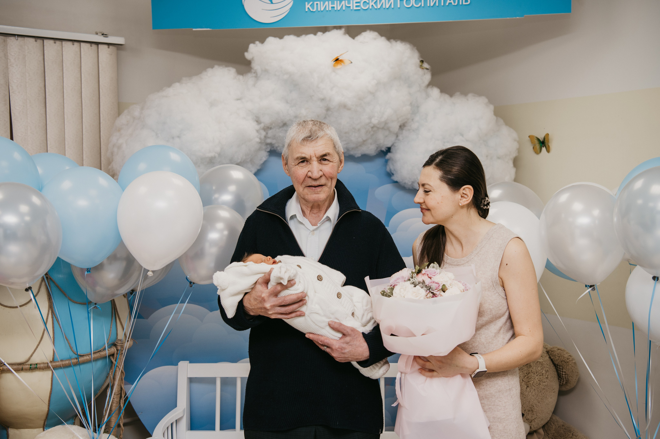 Выписка малыша. Мать и дитя на Севастопольском. Фотограф на выписку из роддома в Москве и МО