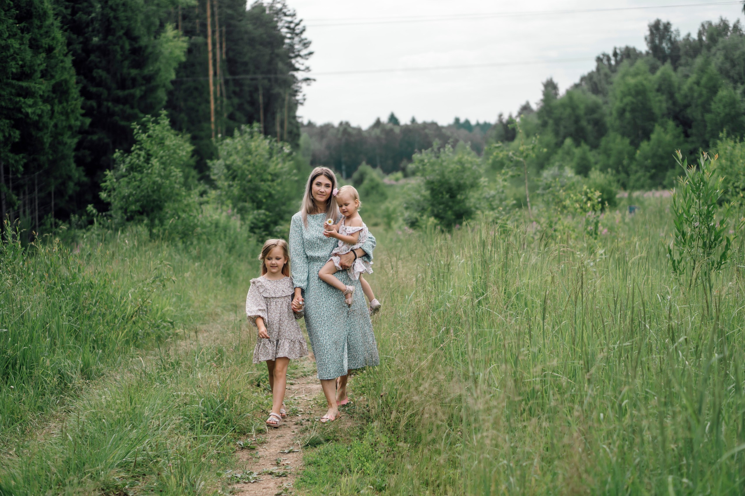 Семейная фотоссесия на природе. Свадебный фотограф в Дмитрове