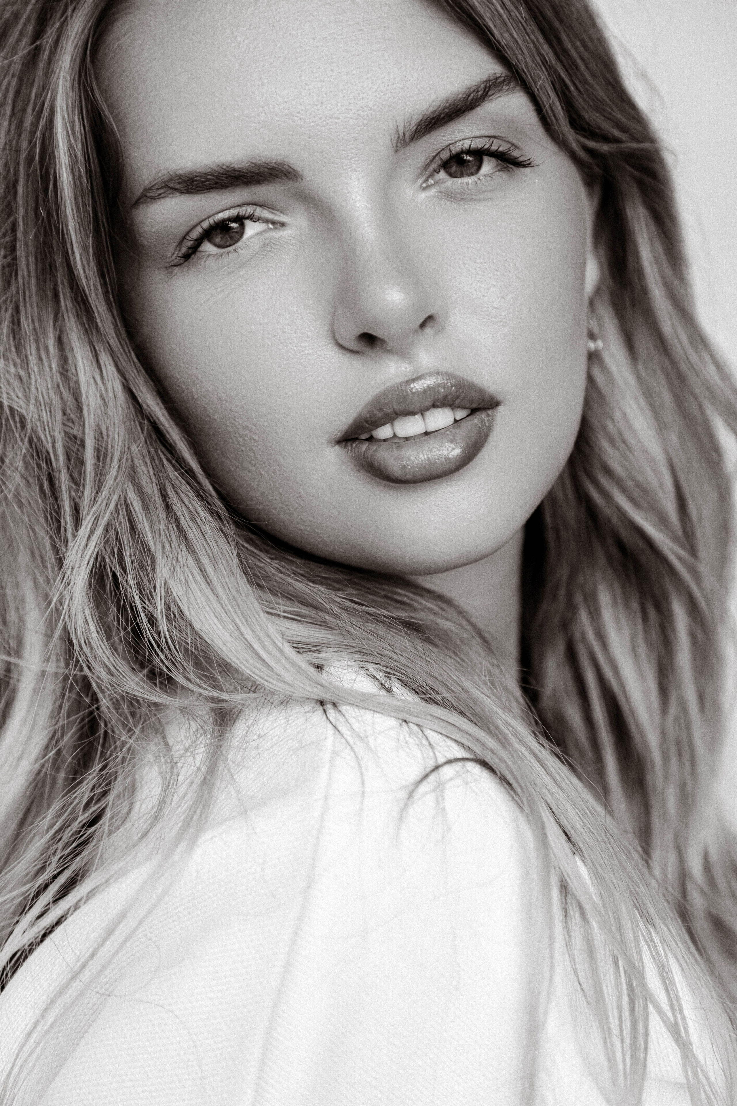 Катя. Минимализм в студии. Фотограф Ксения Третьякова, Санкт-Петербург