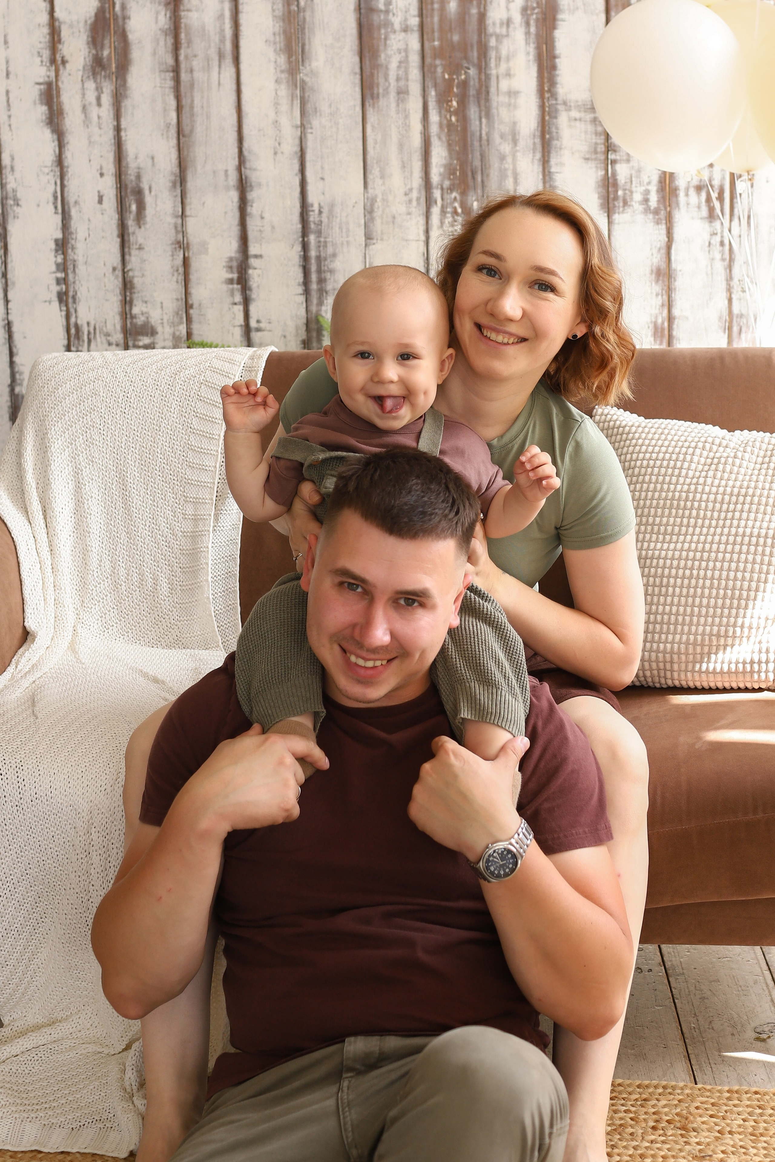 семейная фотосессия в студии мята