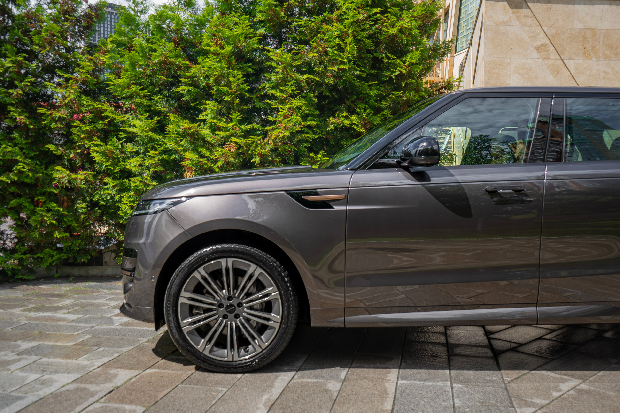 Range Rover Sport 2026. Автомобильный фотограф Ногинск Денис Городок