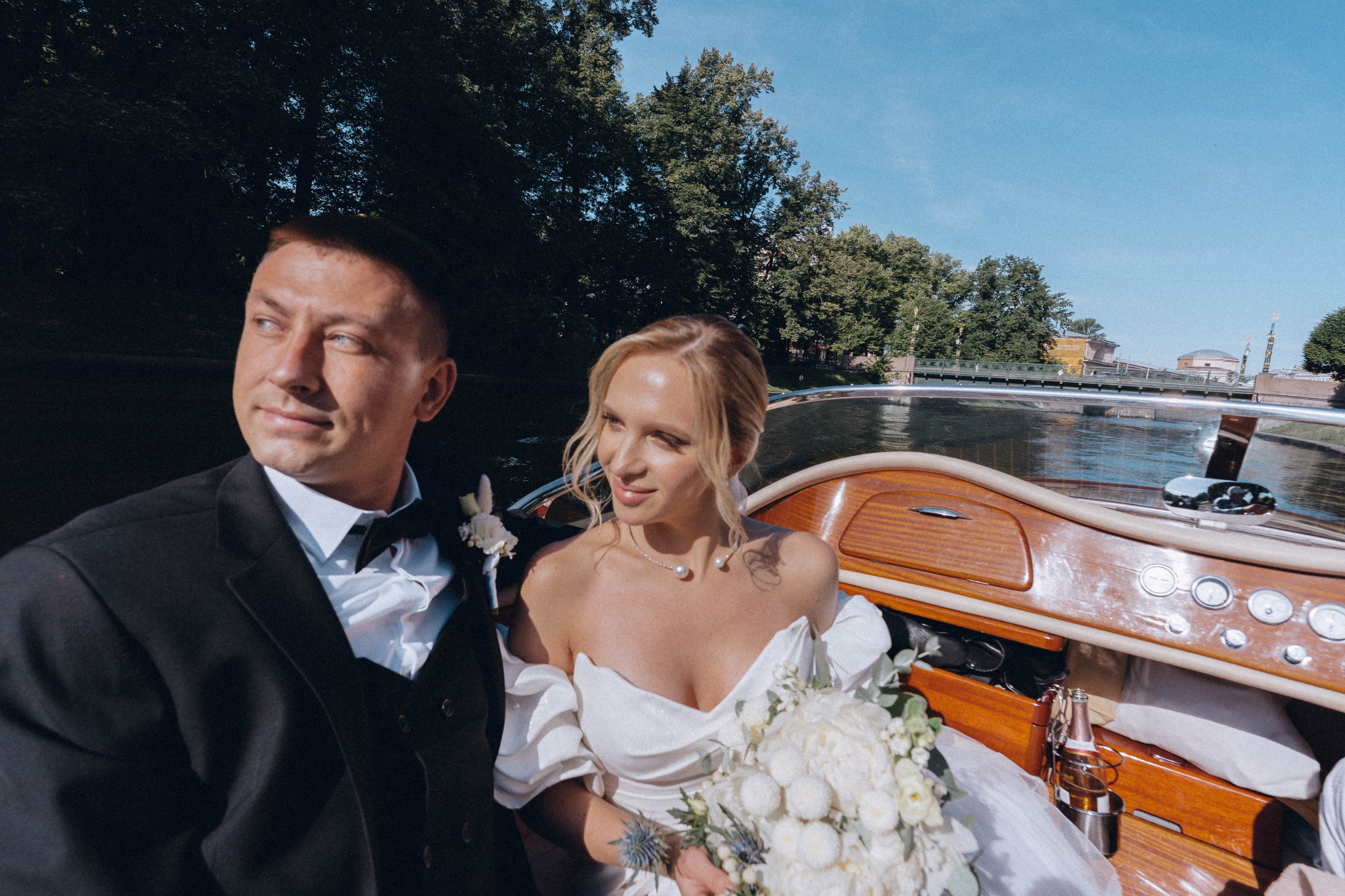 СВАДЕНБНАЯ СЬЕМКА НА КАТЕРЕ ПО КАНАЛАМ САНКТ-ПЕТЕРБУРГА И В АКВАТОРИИ НЕВЫ. Профессиональный фотограф, Санкт-Петербург — Виктория Богомолова