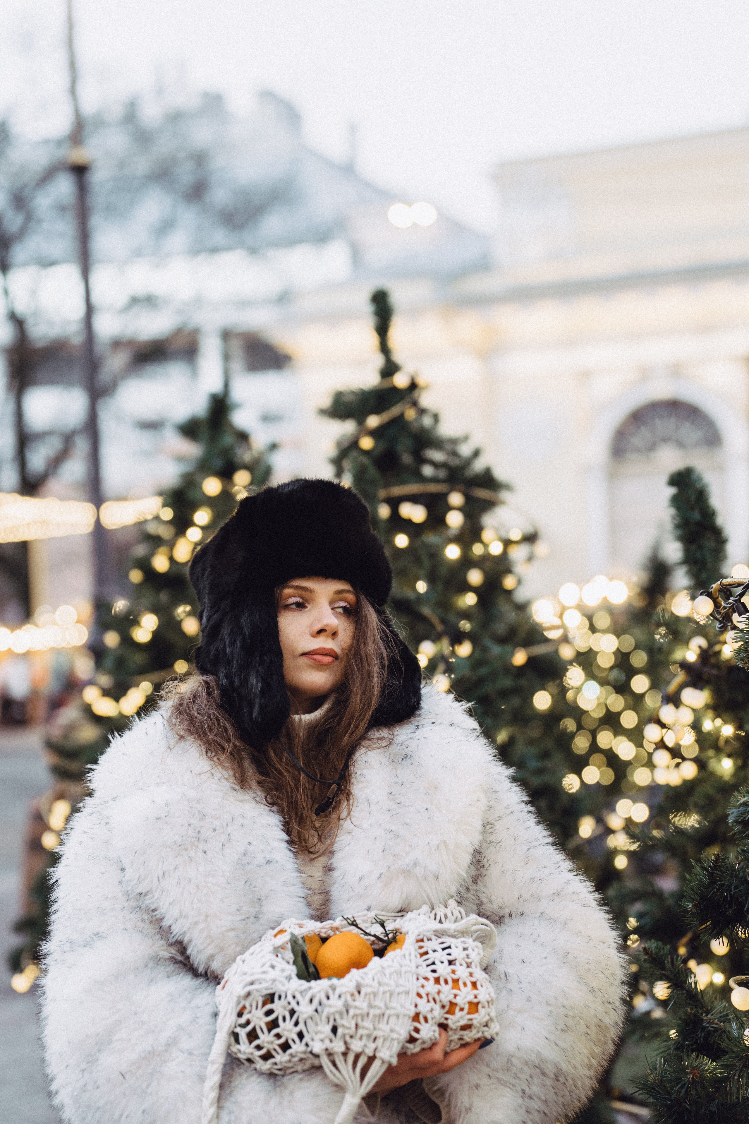 ПРОГУЛКА НА МАНЕЖНОЙ ПЛОЩАДИ ДЛЯ ДЕВУШКИ ПЕРЕД НОВЫМ ГОДОМ (НОВОГОДНЯЯ ФОТОСЕССИИЯ НА МАНЕЖНОЙ ПЛОЩАДИ). Профессиональный фотограф, Санкт-Петербург — Виктория Богомолова